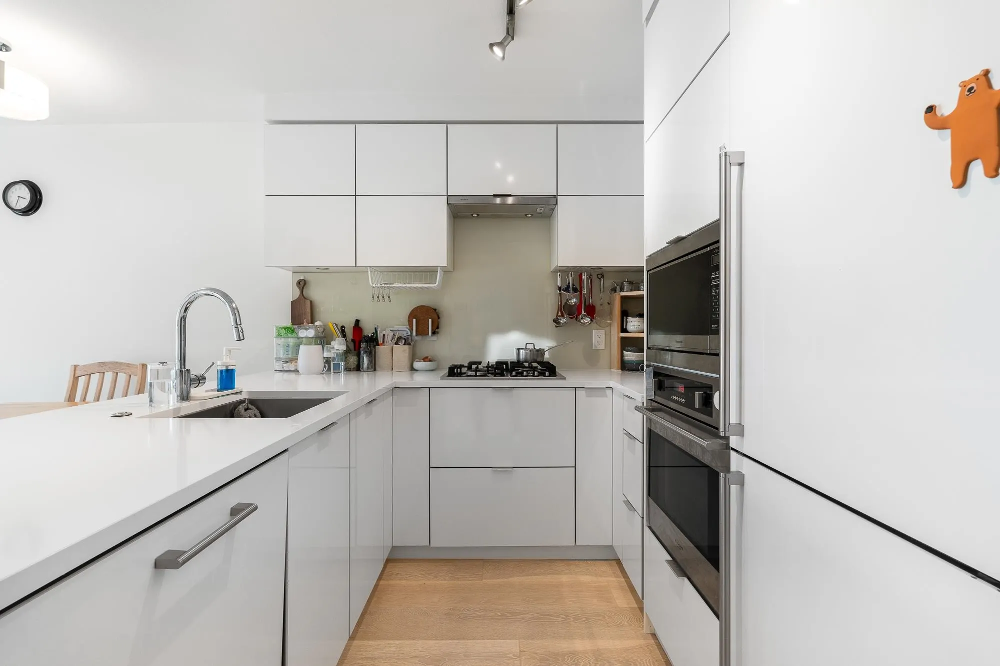 502 238 W Broadway