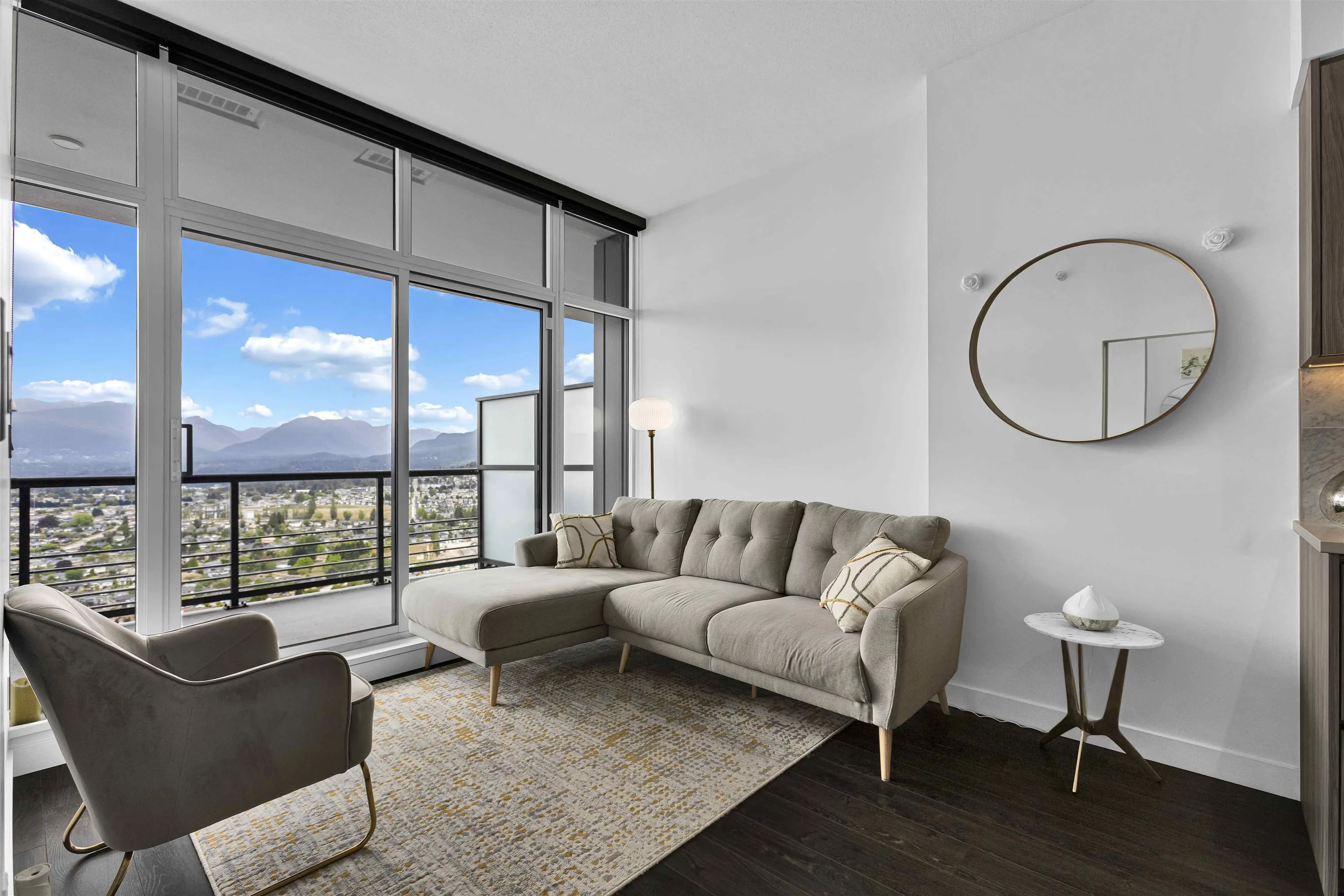 4905 4730 Lougheed Highway