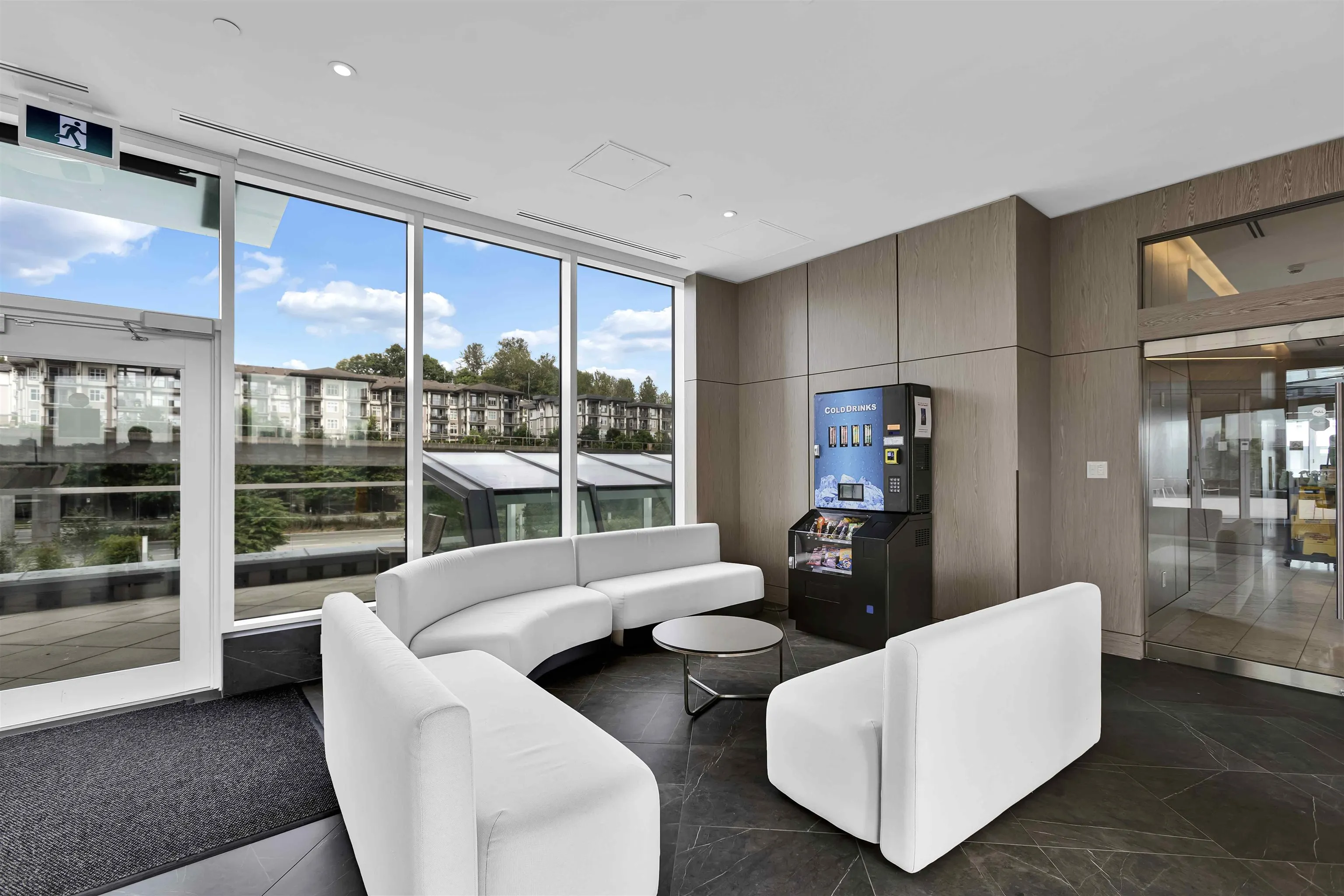 4905 4730 Lougheed Highway