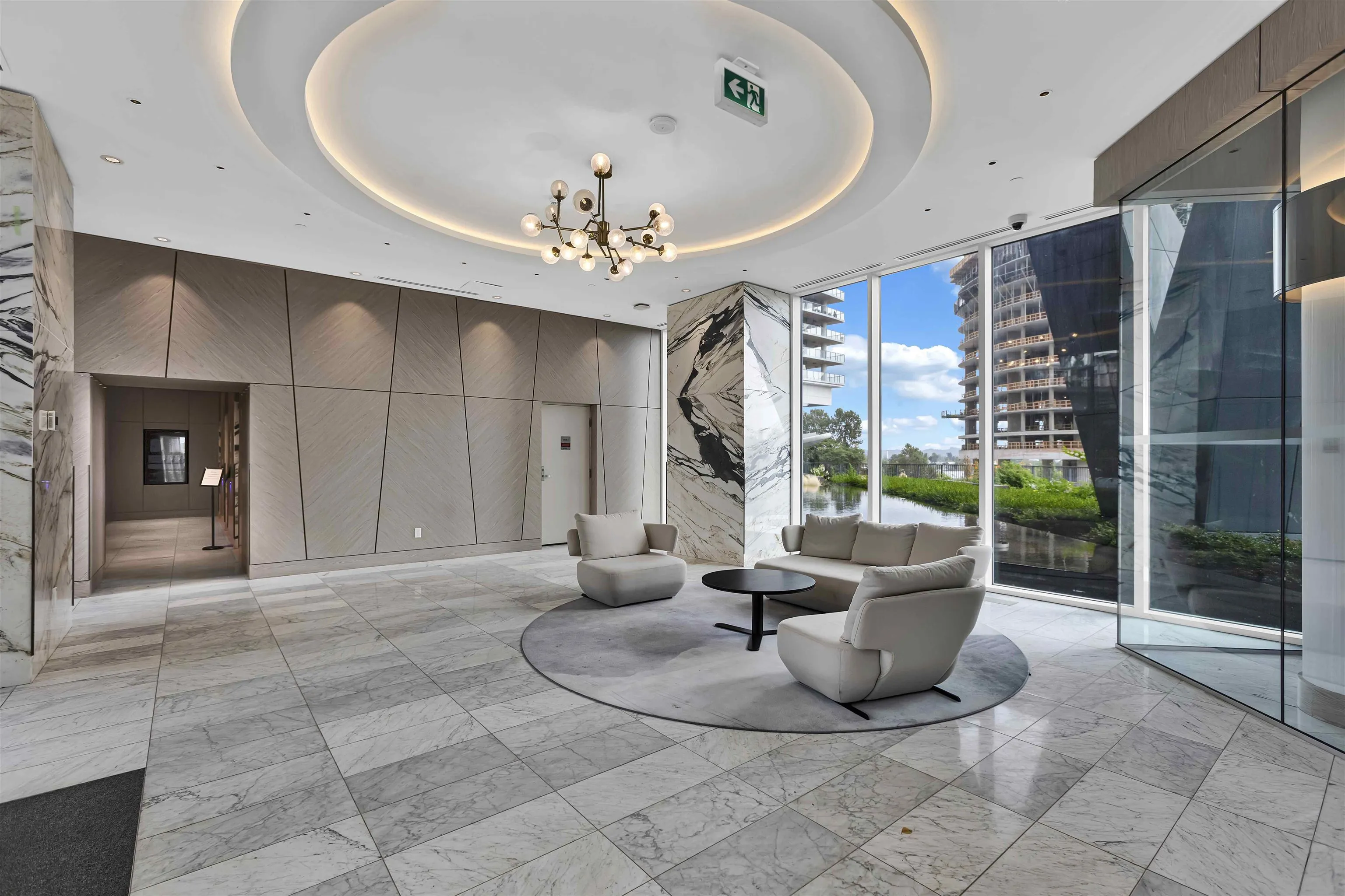 4905 4730 Lougheed Highway