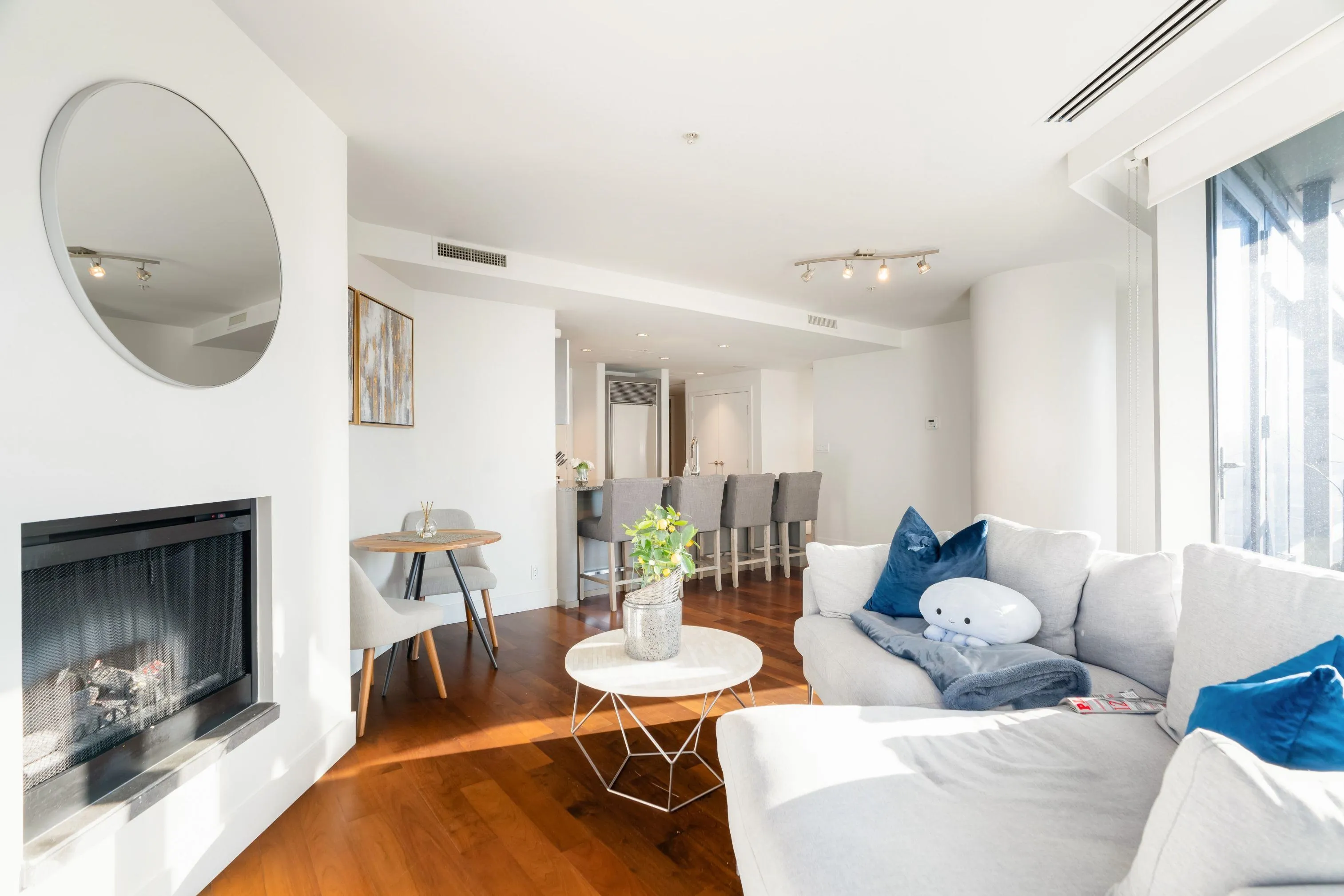 1808 1111 Alberni Street
