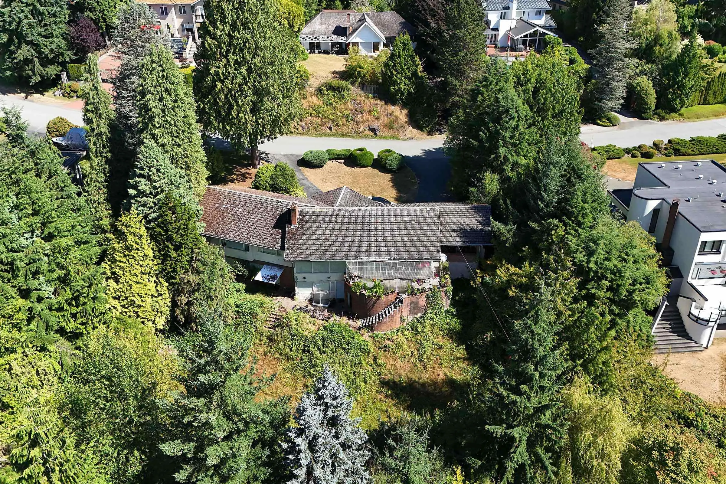 1084 Groveland Road