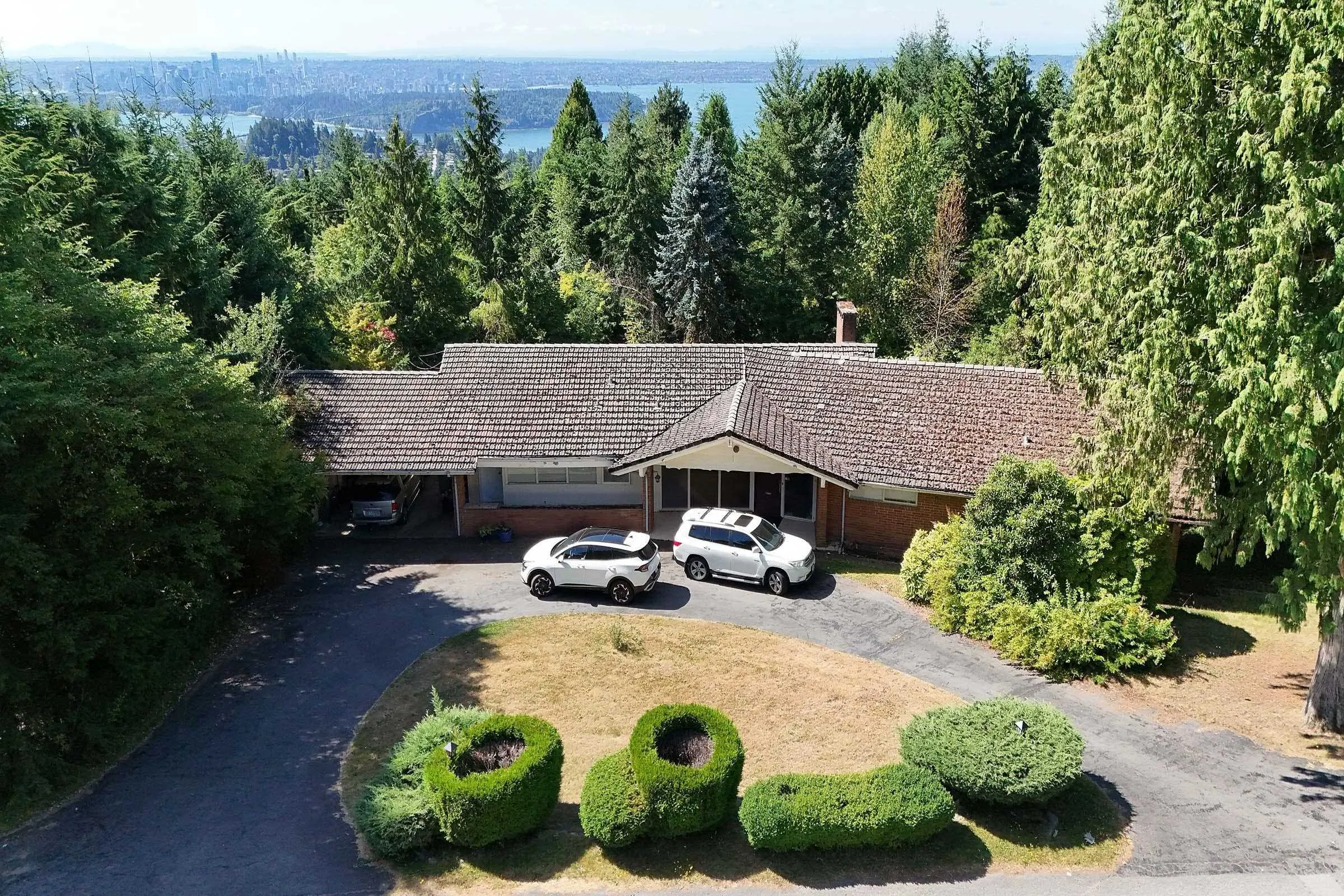 1084 Groveland Road