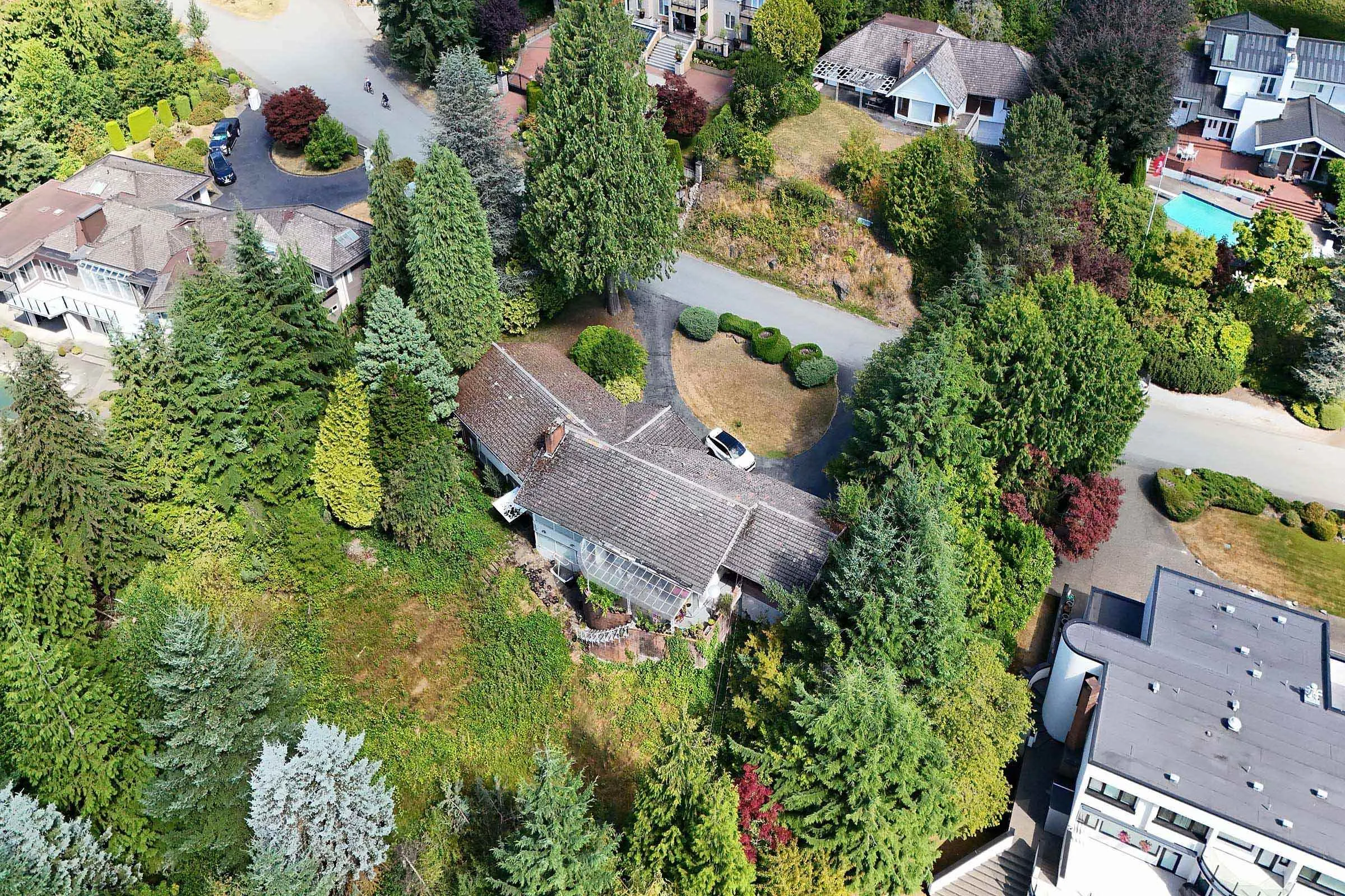 1084 Groveland Road