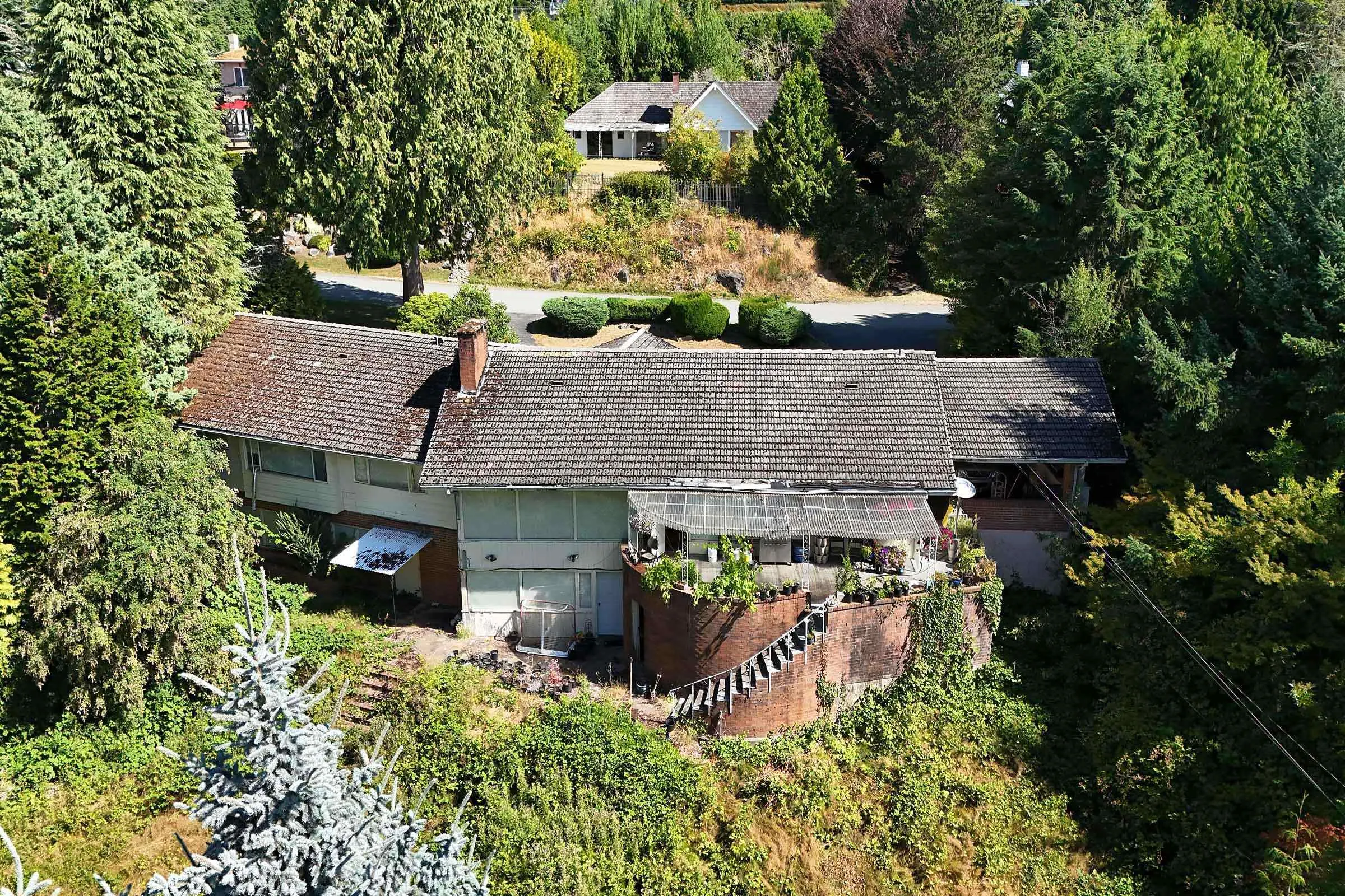 1084 Groveland Road