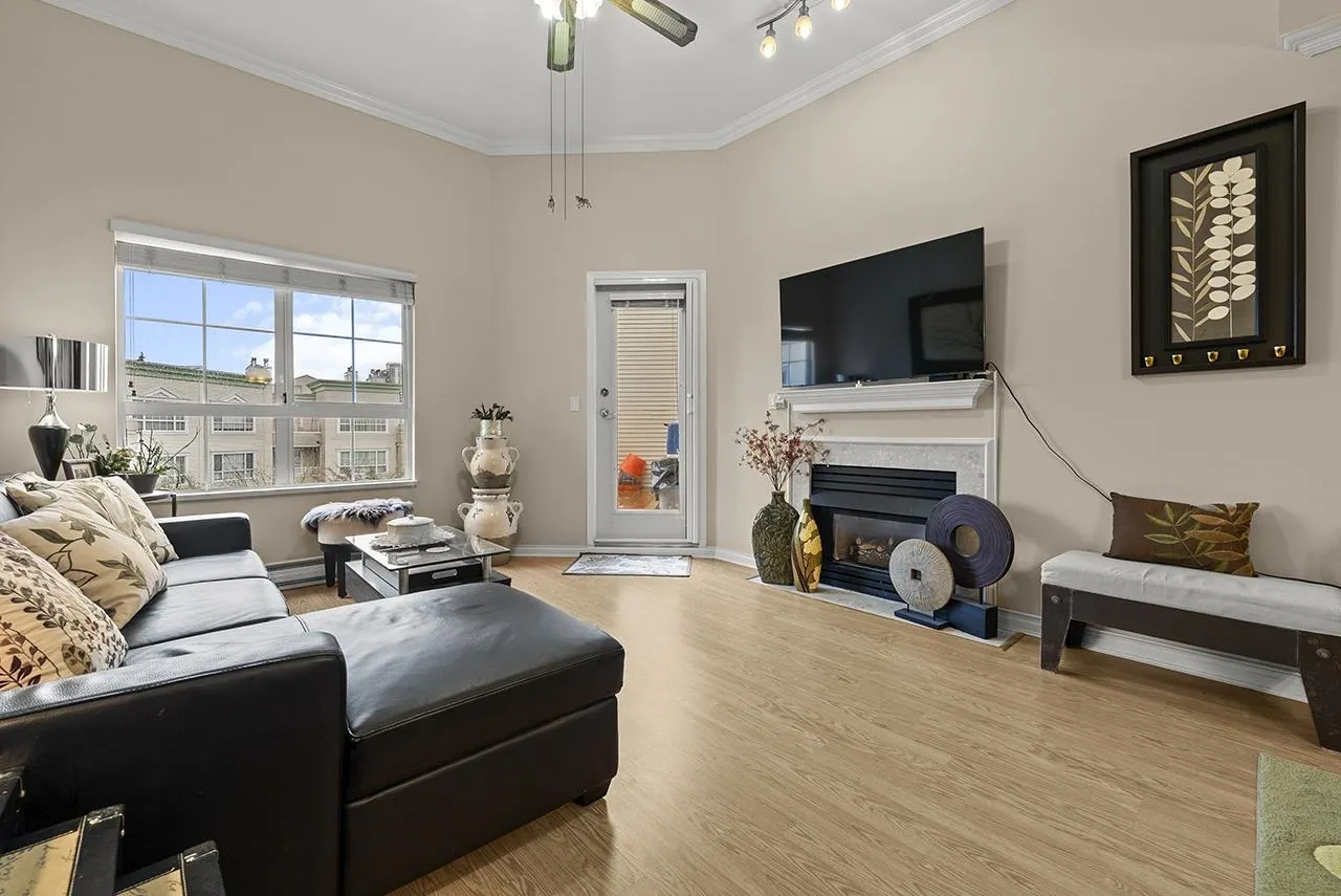 402 2970 Princess Crescent