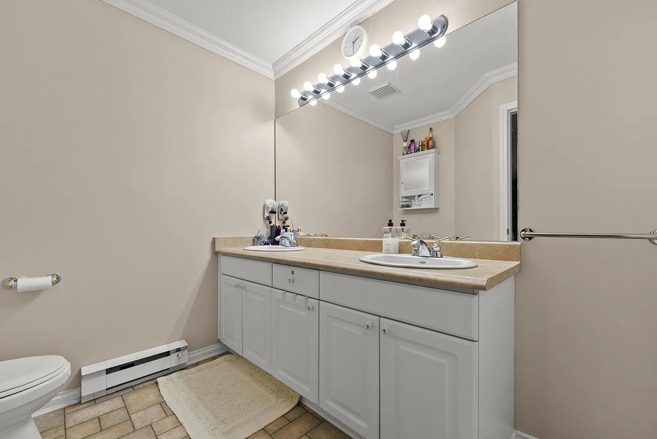402 2970 Princess Crescent