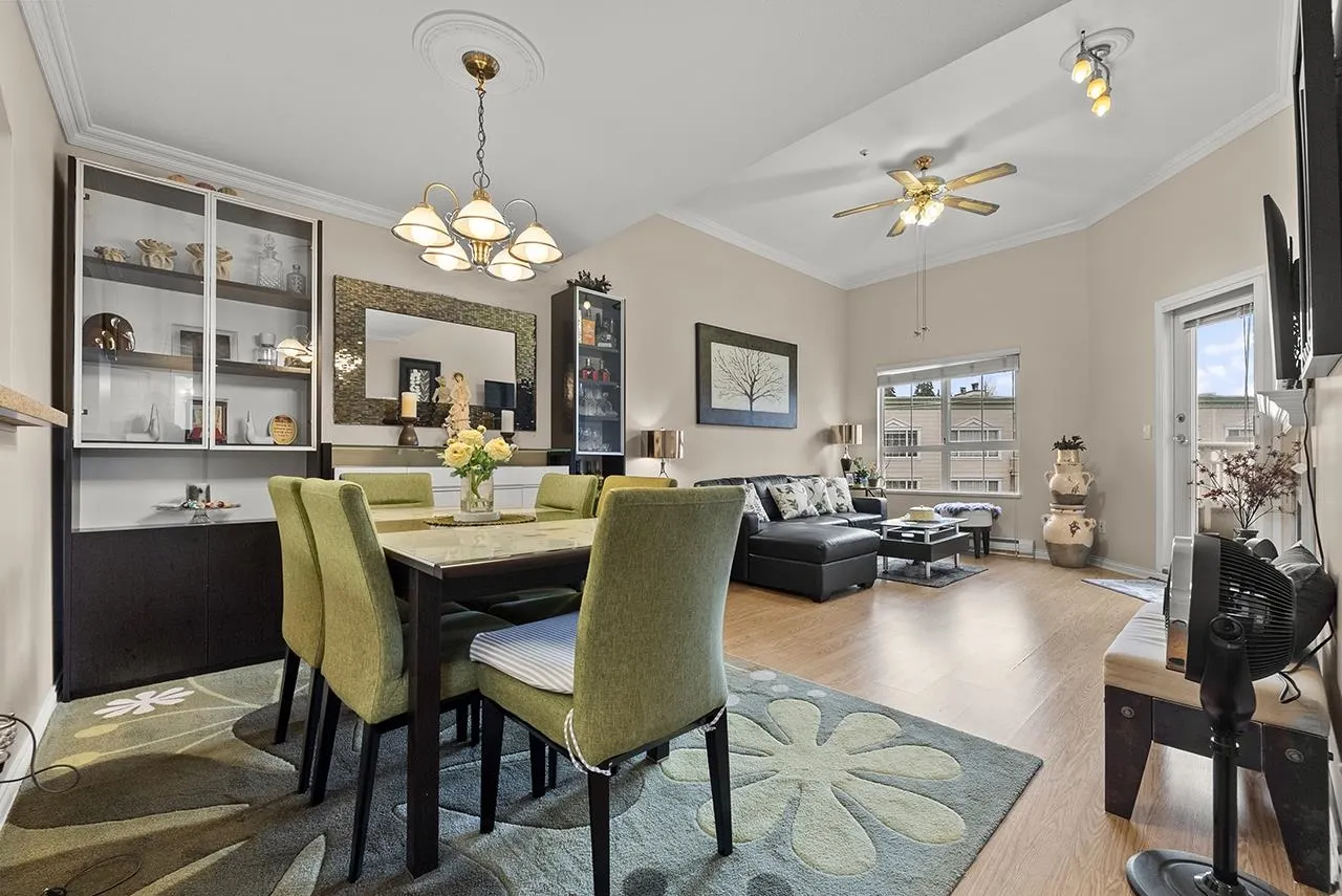 402 2970 Princess Crescent