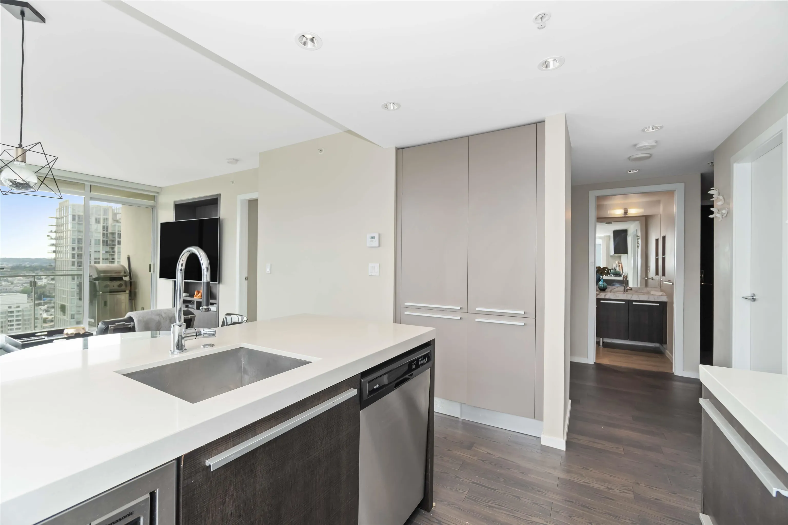 2307 1351 Continental Street