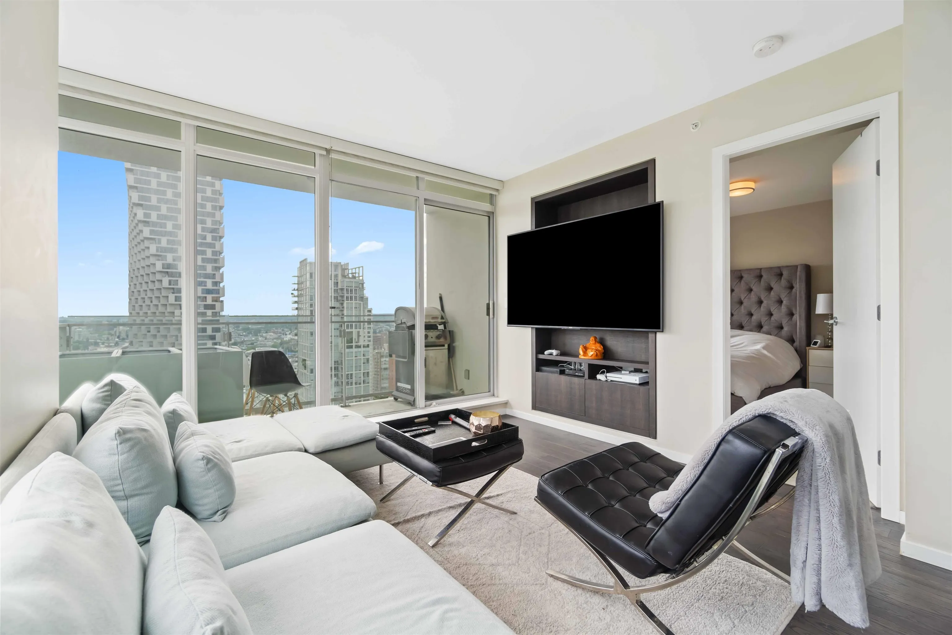 2307 1351 Continental Street
