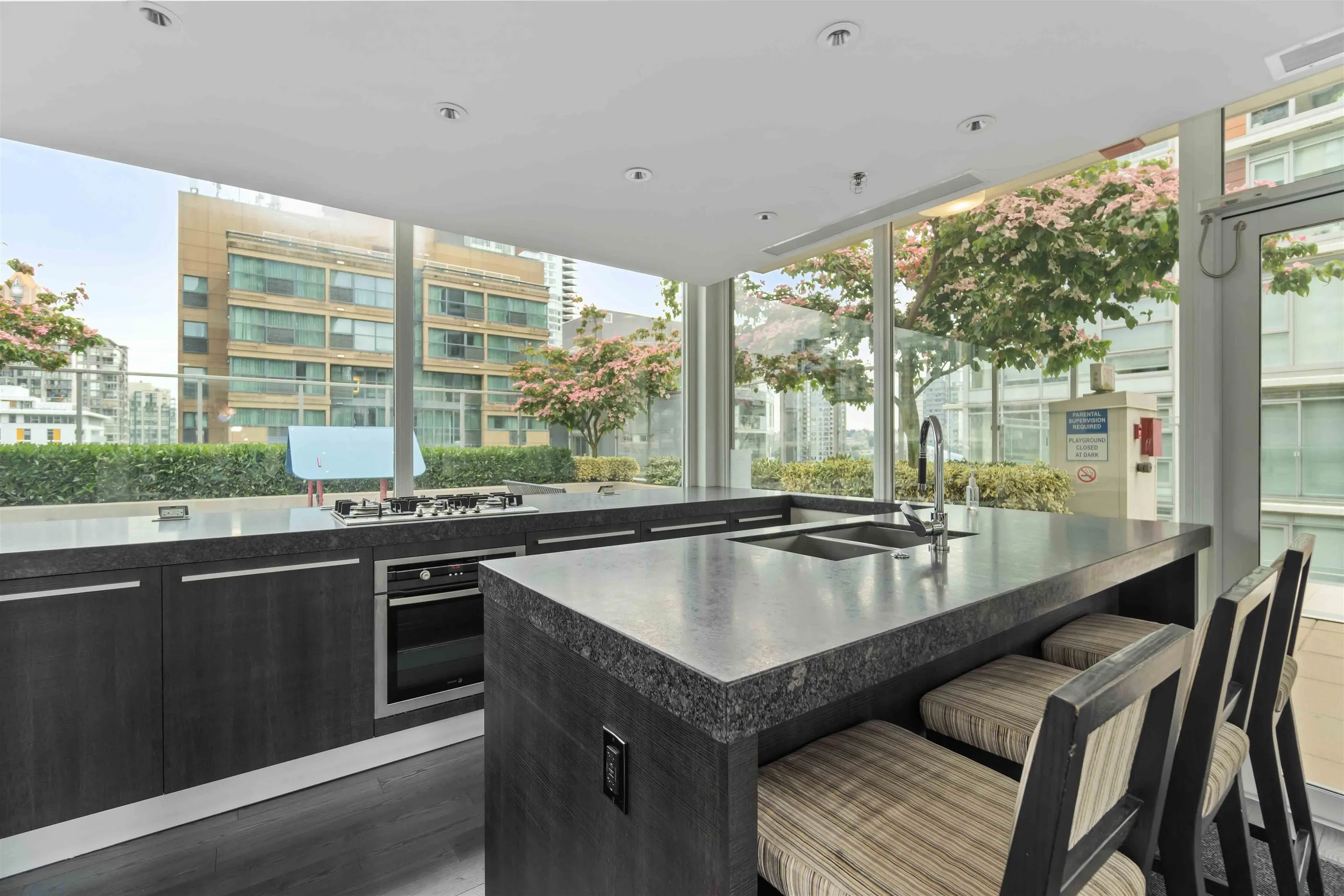 2307 1351 Continental Street
