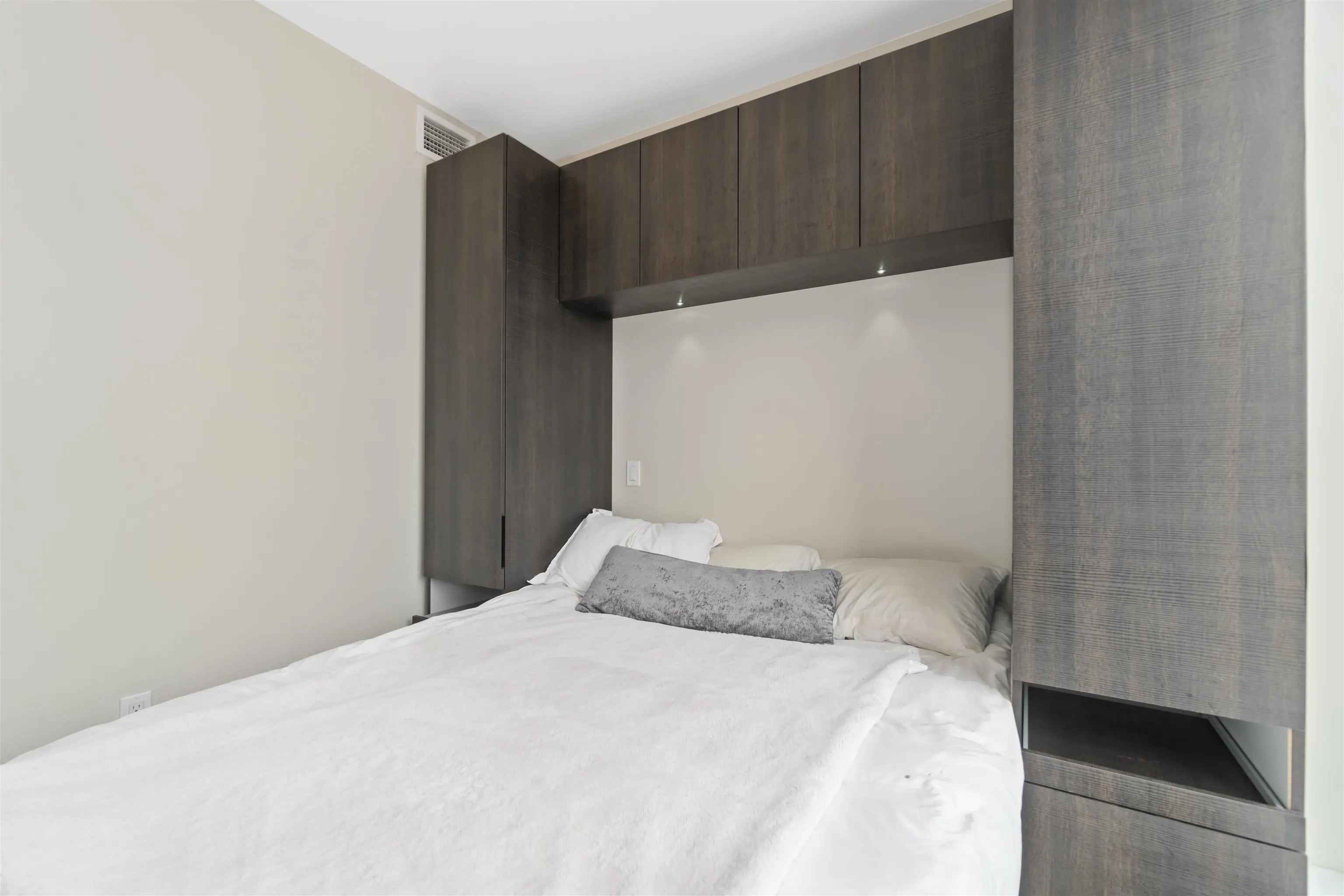 2307 1351 Continental Street