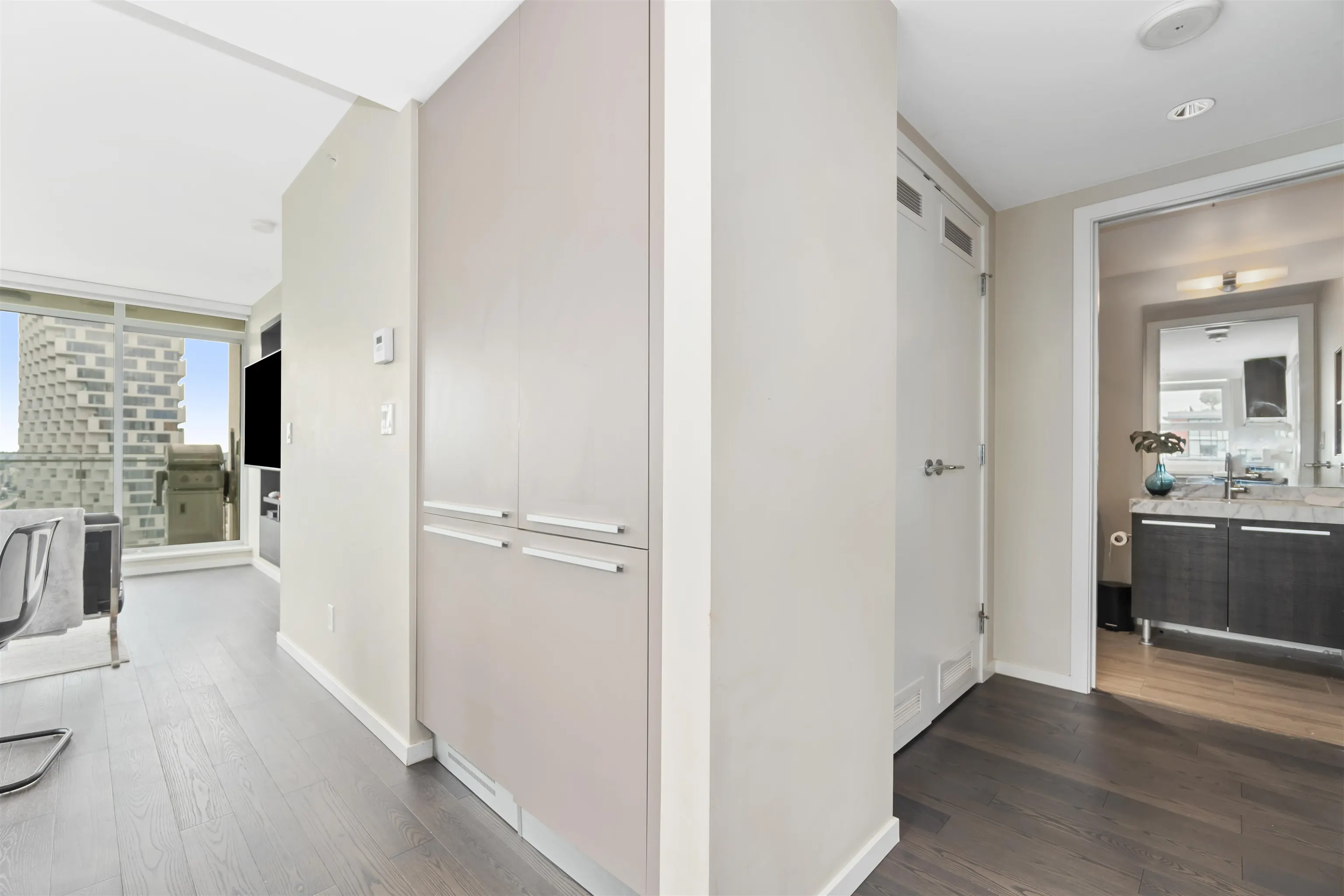 2307 1351 Continental Street