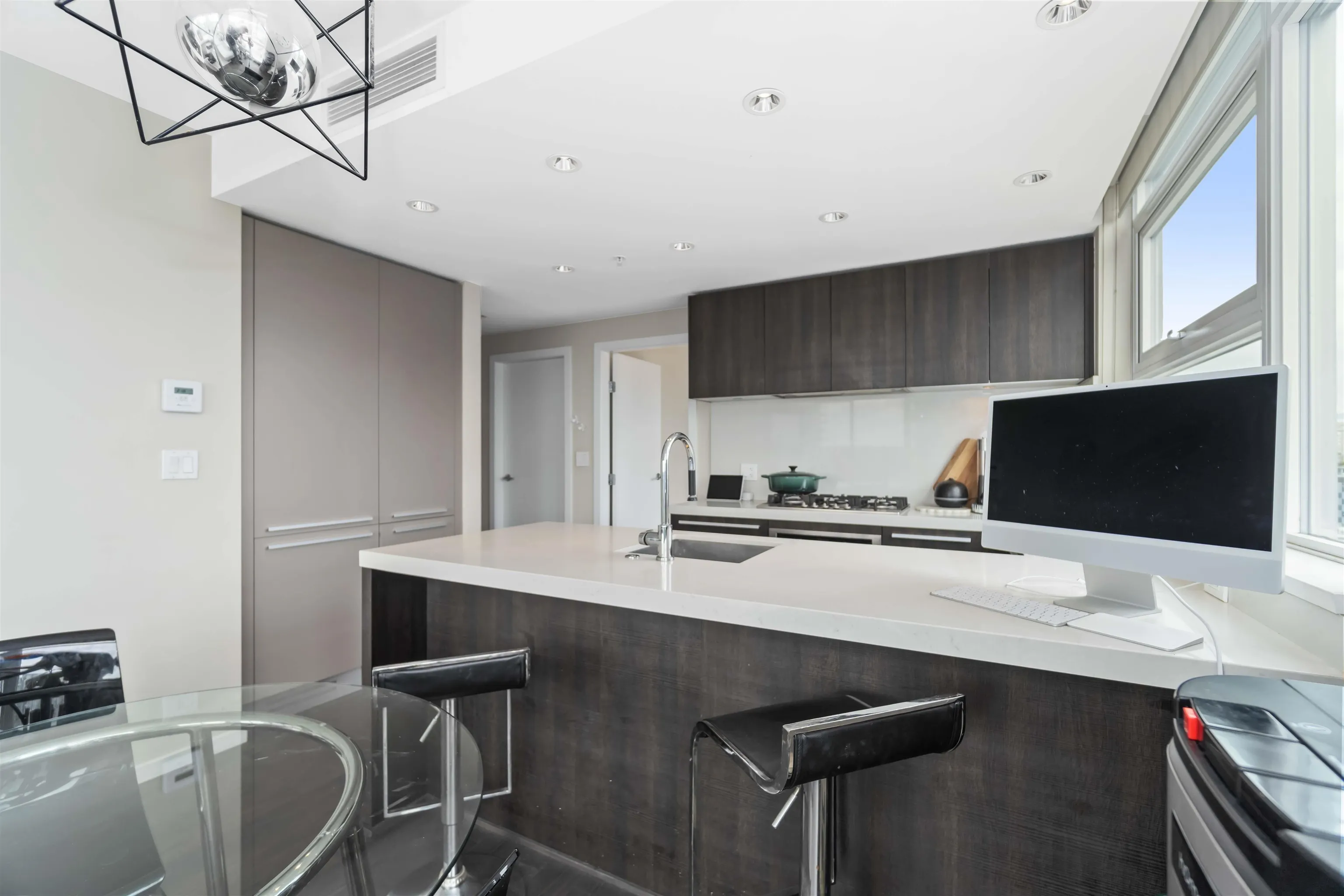 2307 1351 Continental Street