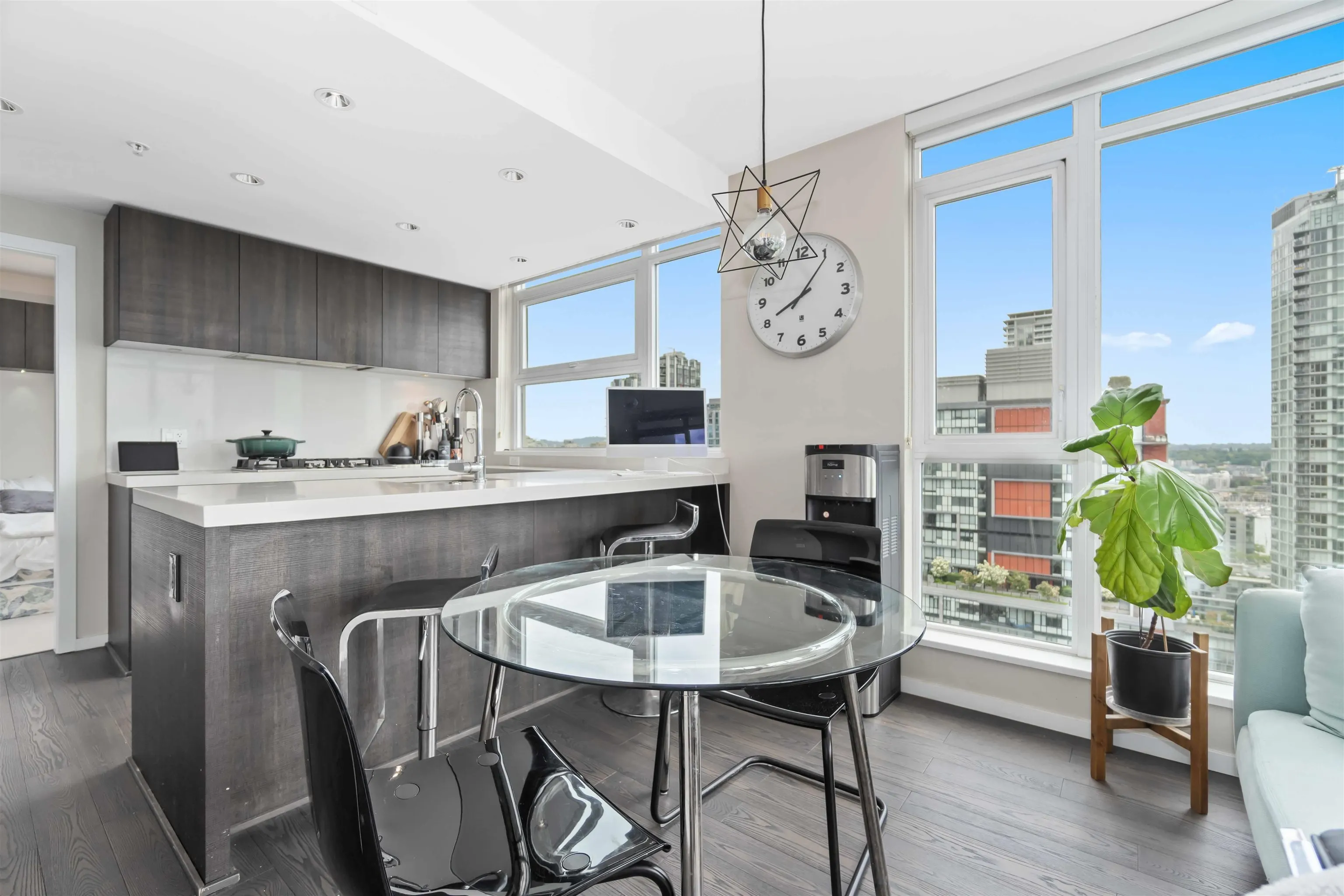 2307 1351 Continental Street