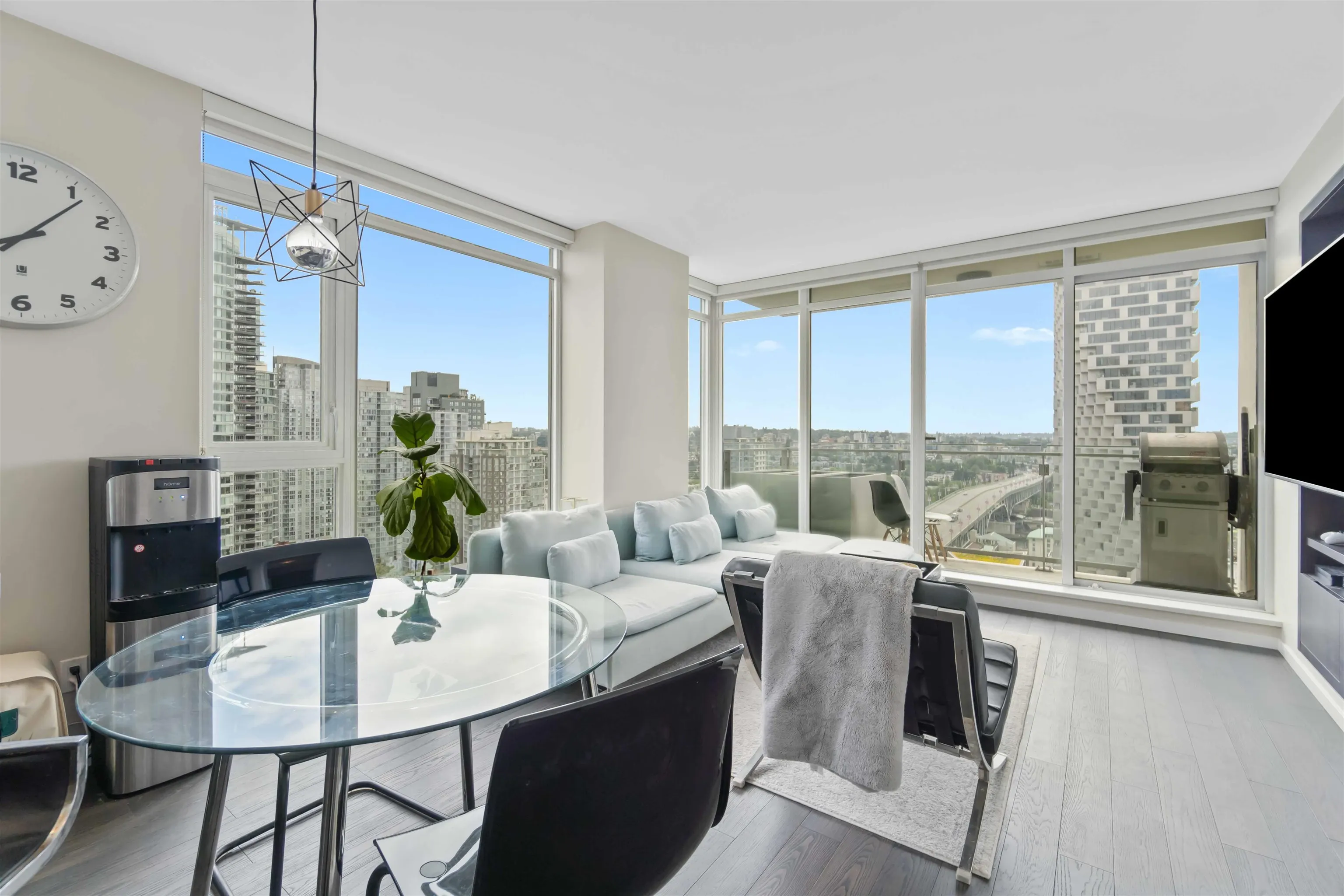 2307 1351 Continental Street
