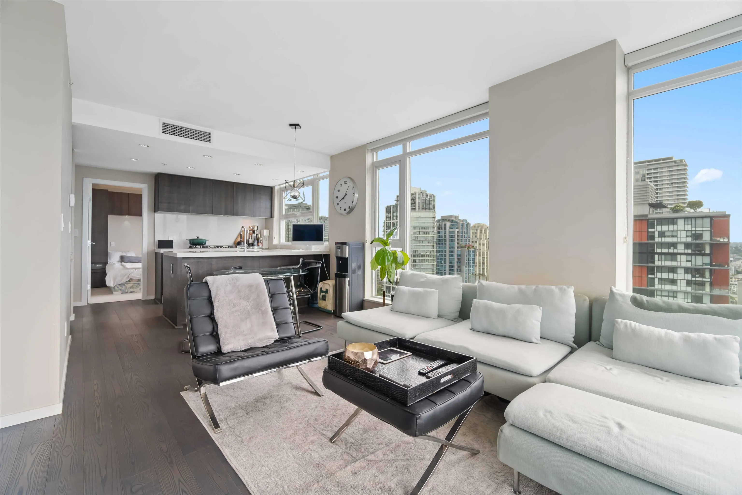 2307 1351 Continental Street