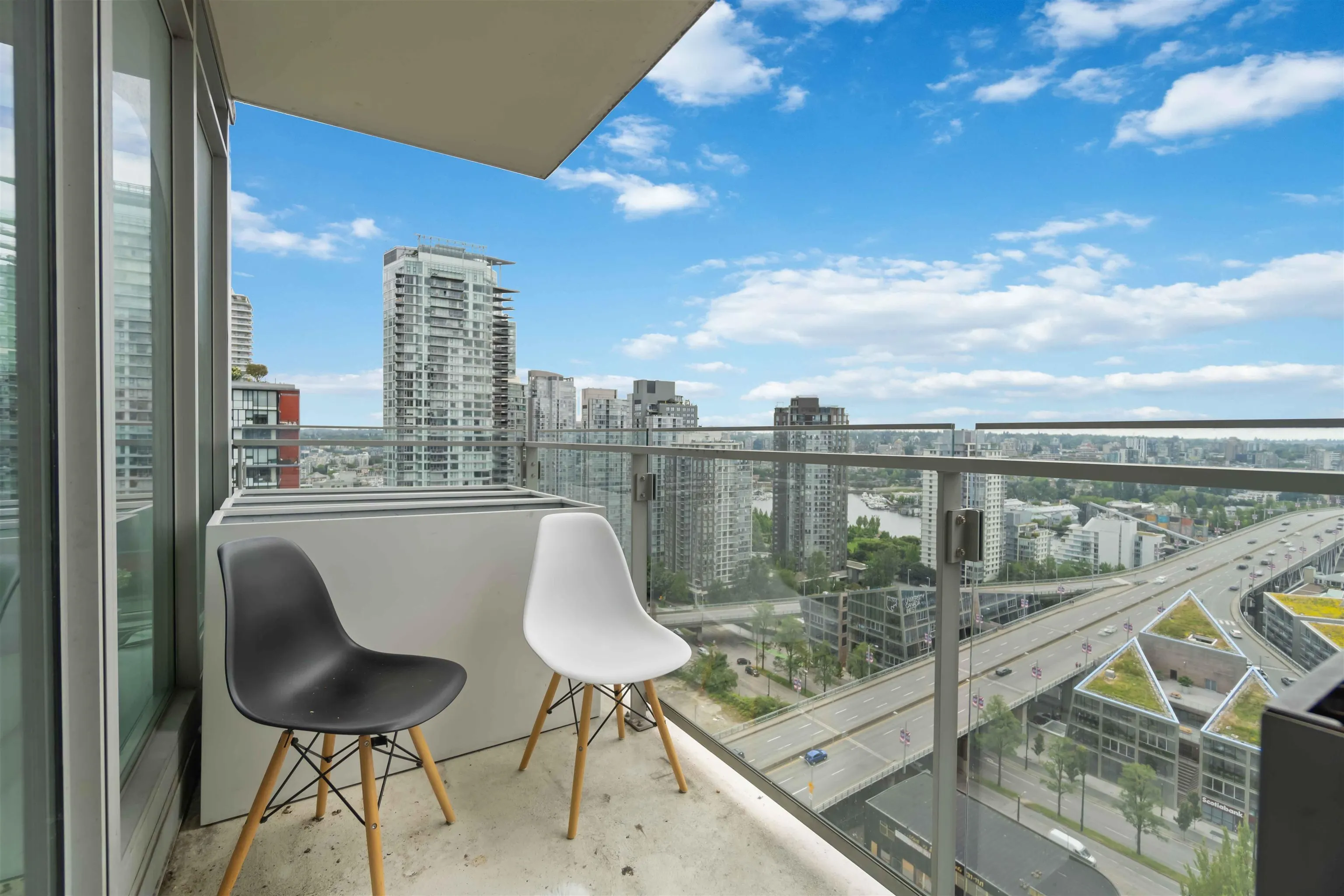 2307 1351 Continental Street