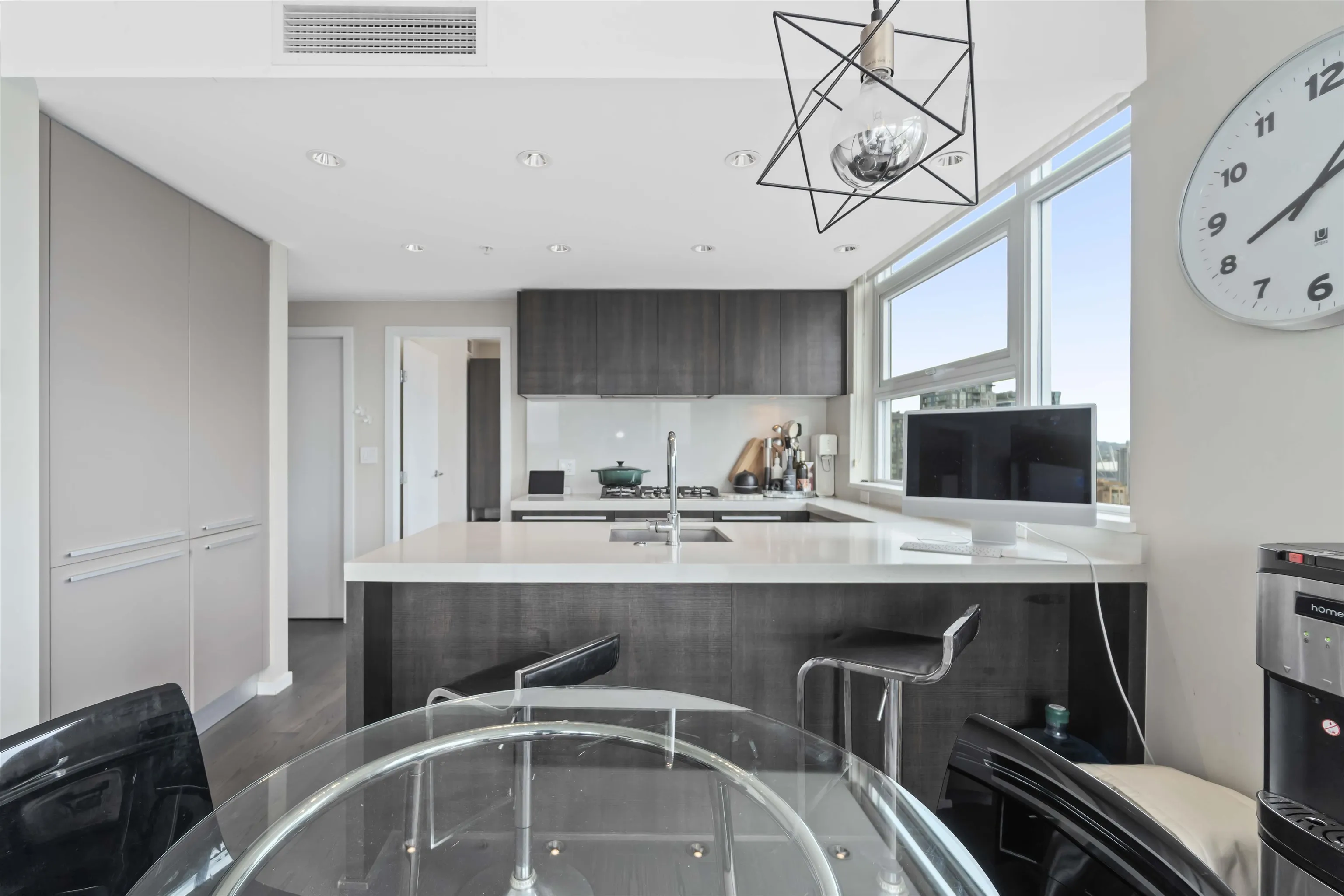 2307 1351 Continental Street