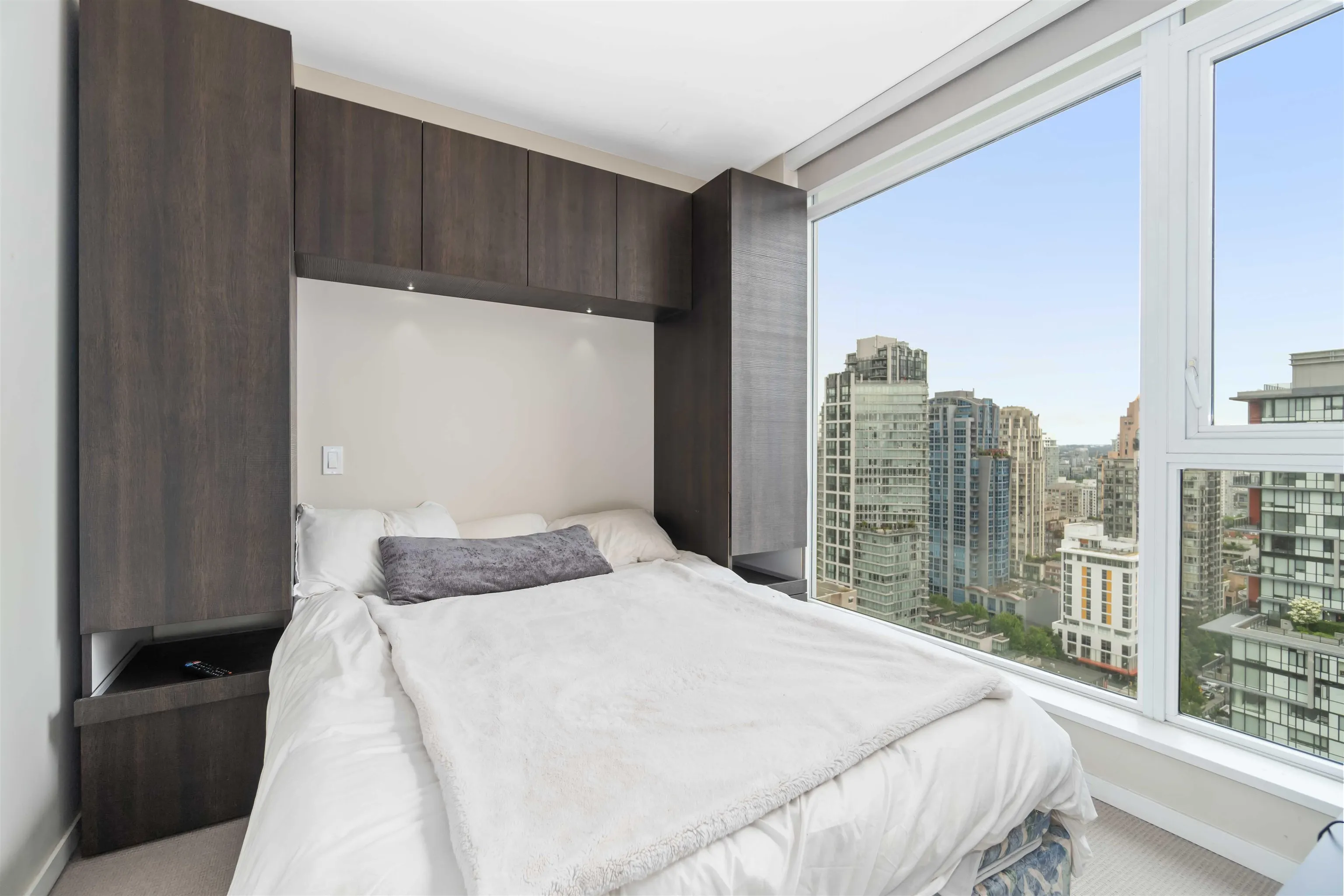 2307 1351 Continental Street