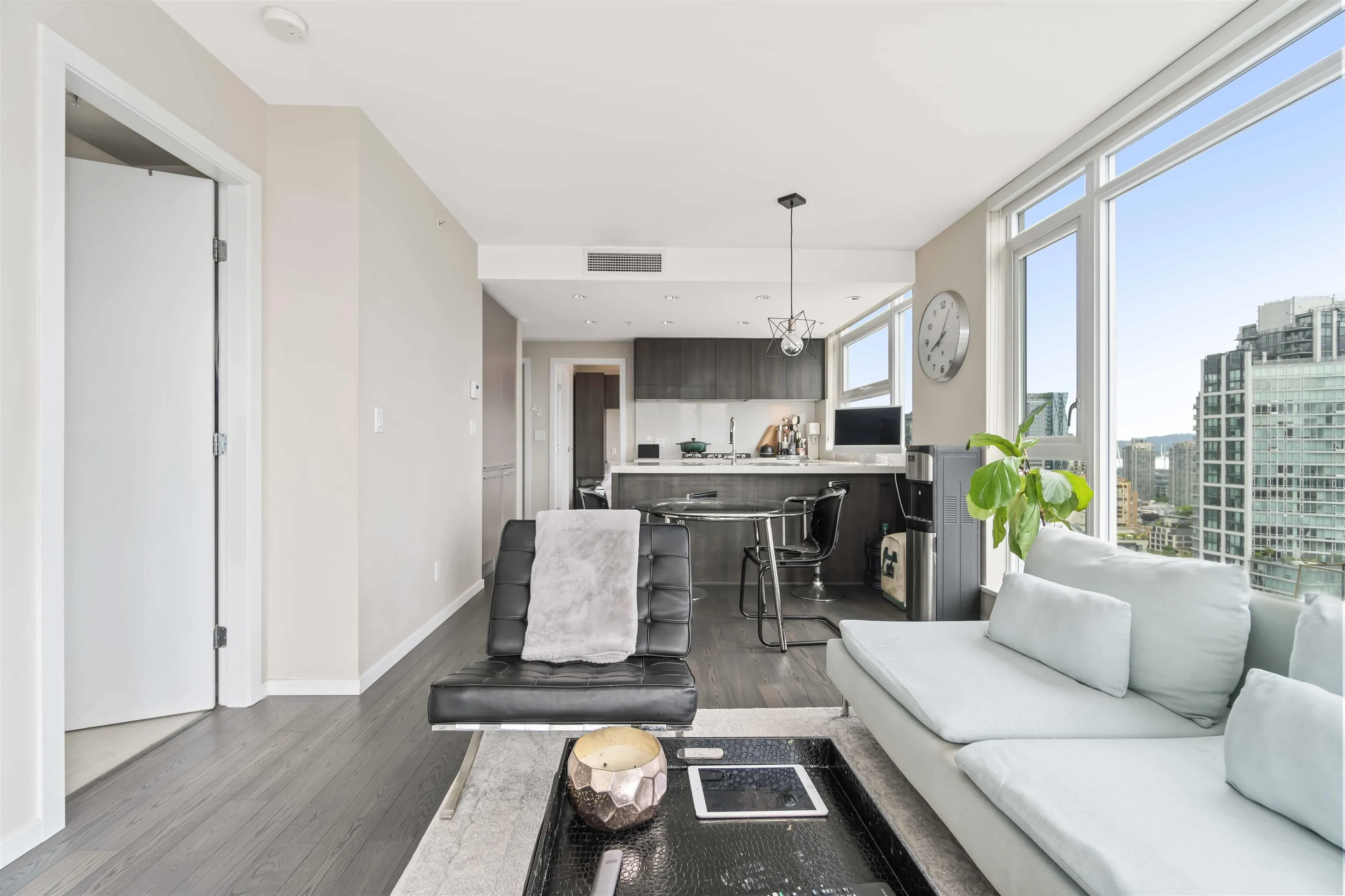 2307 1351 Continental Street