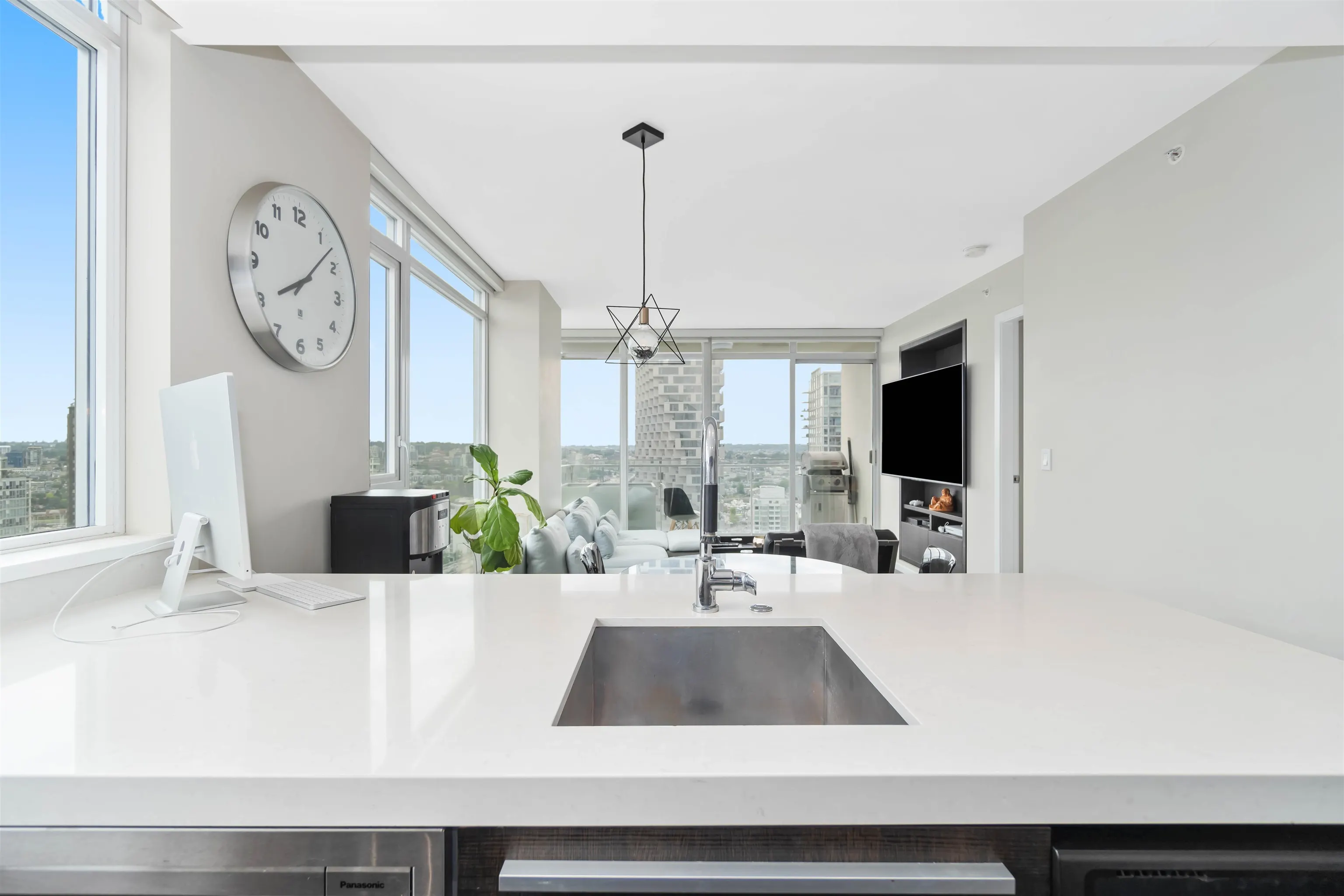 2307 1351 Continental Street