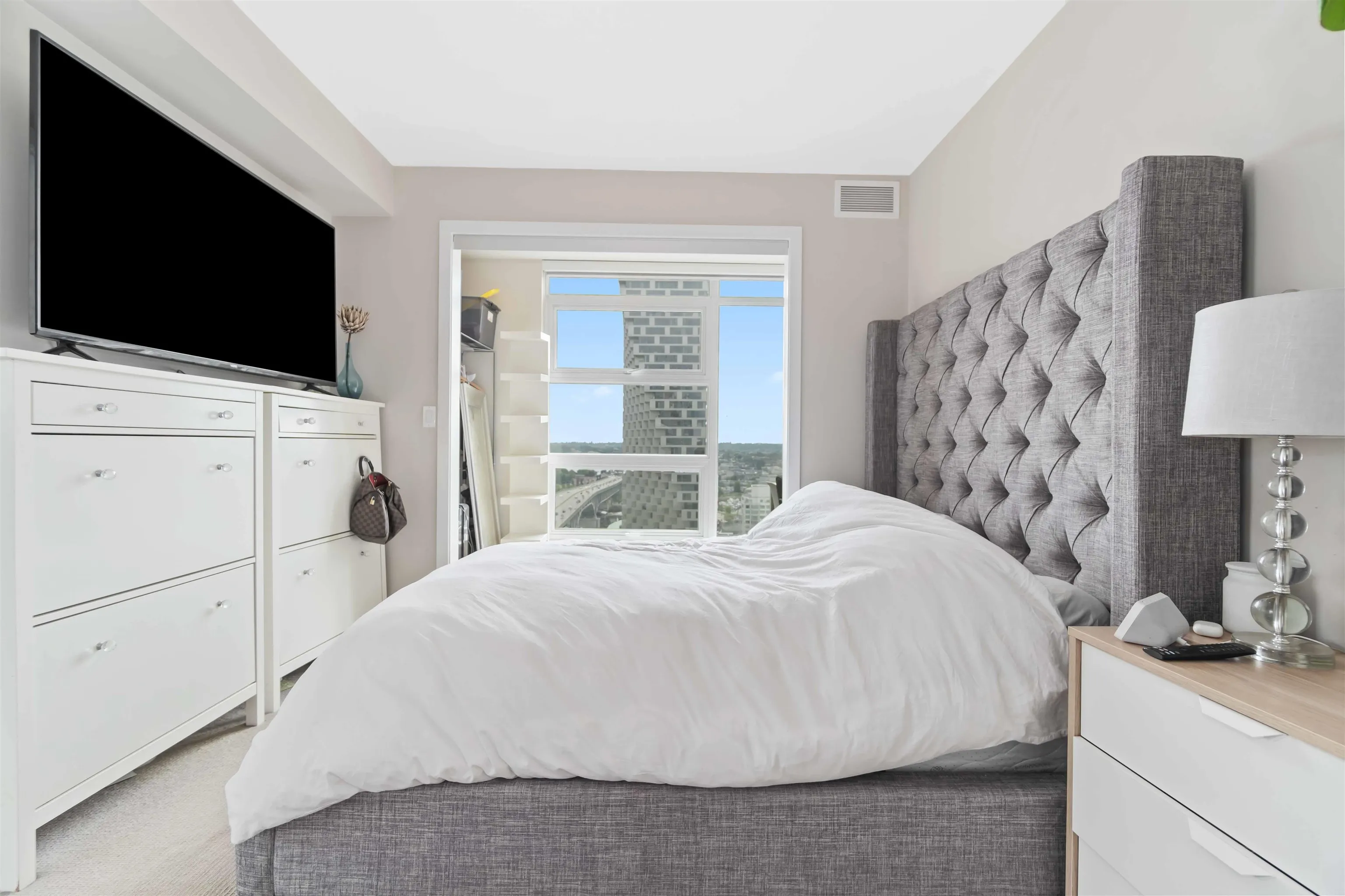 2307 1351 Continental Street