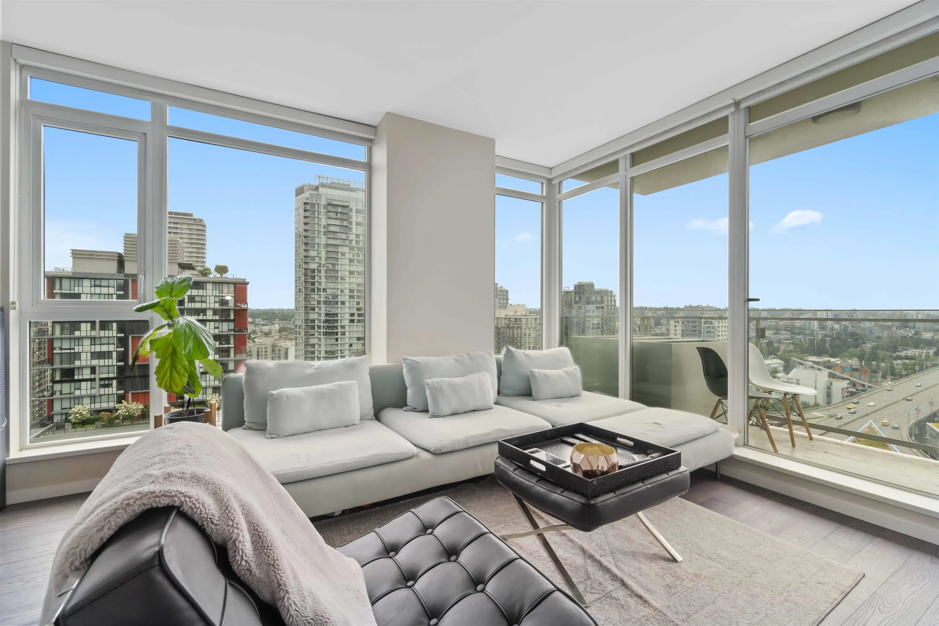 2307 1351 Continental Street
