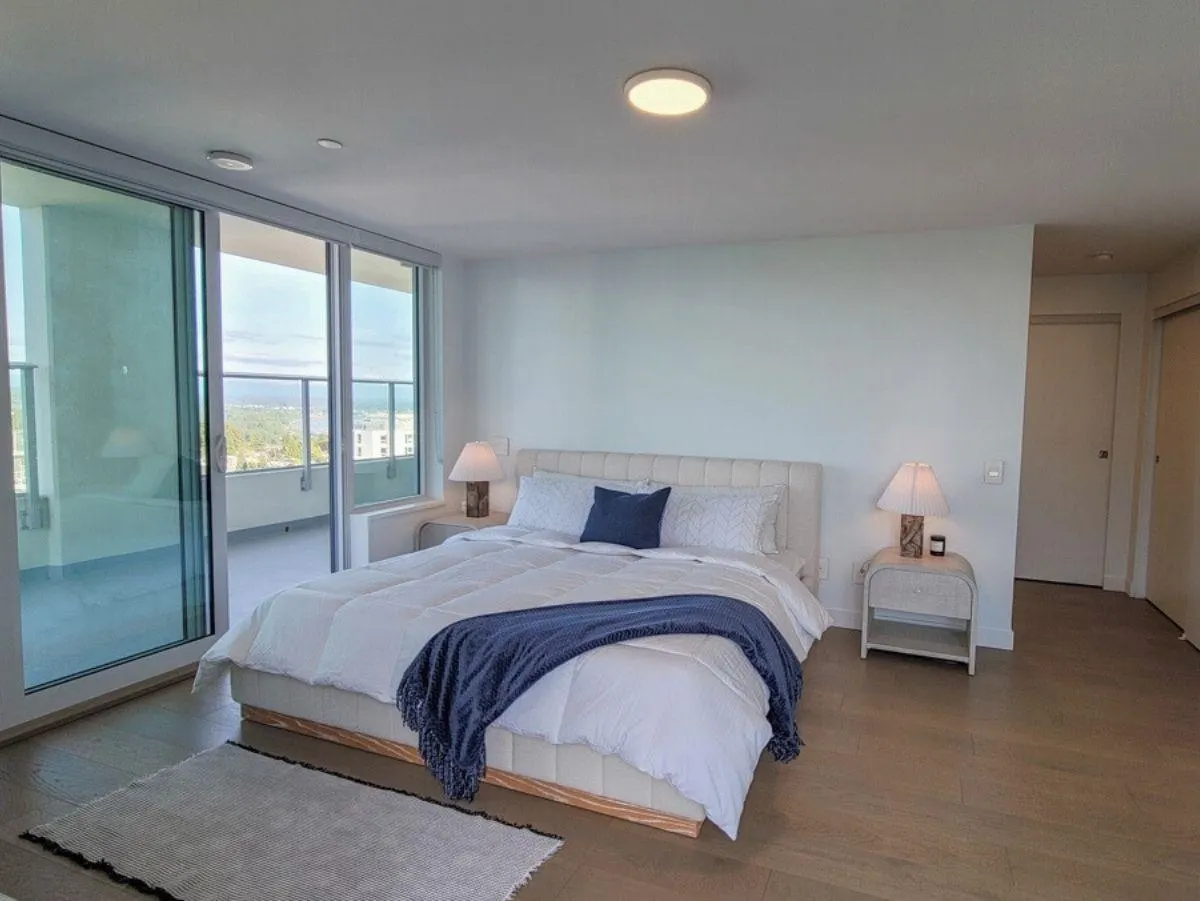 1502 15165 Thrift Avenue