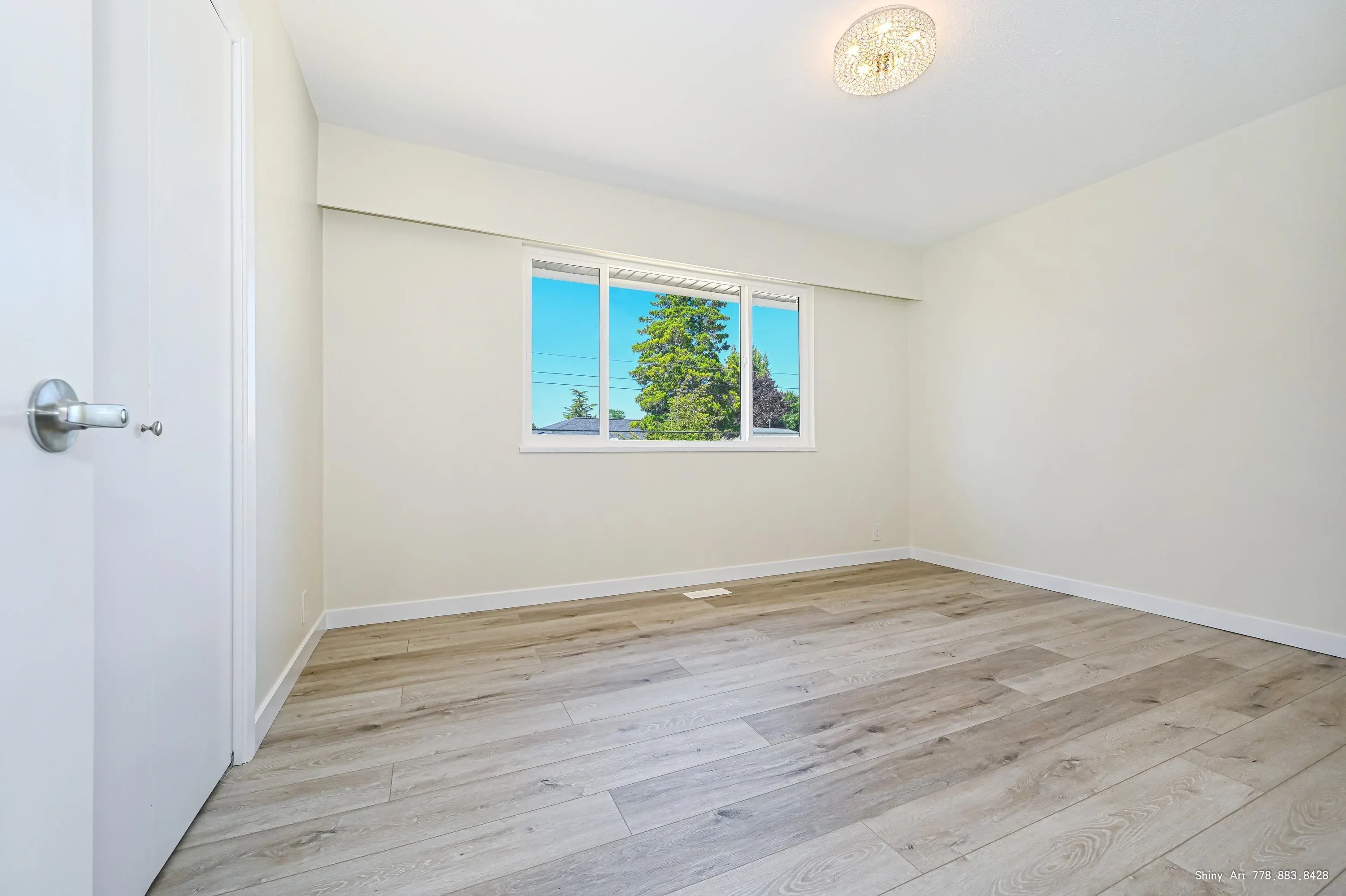 5546 Maple Crescent
