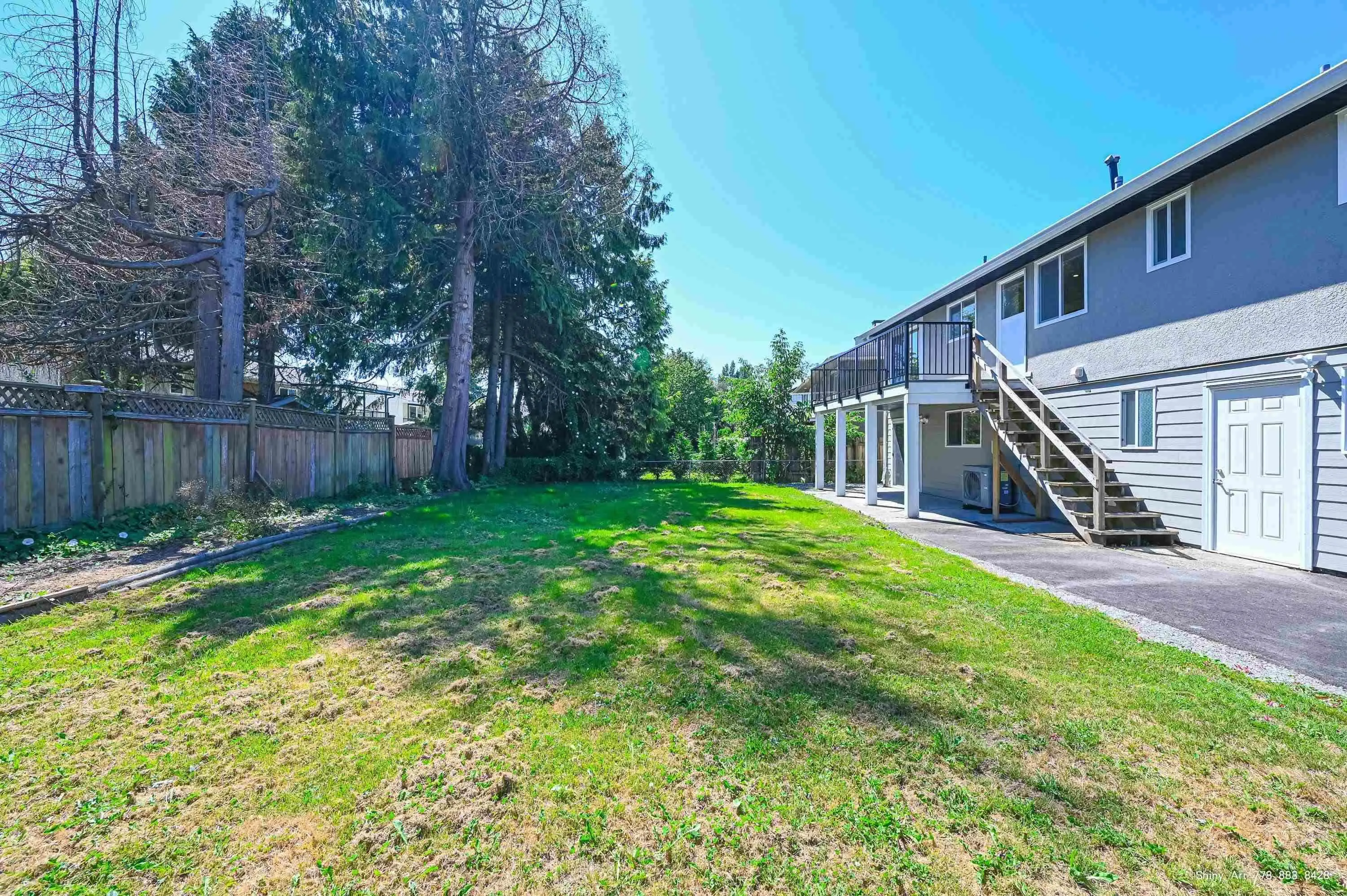 5546 Maple Crescent
