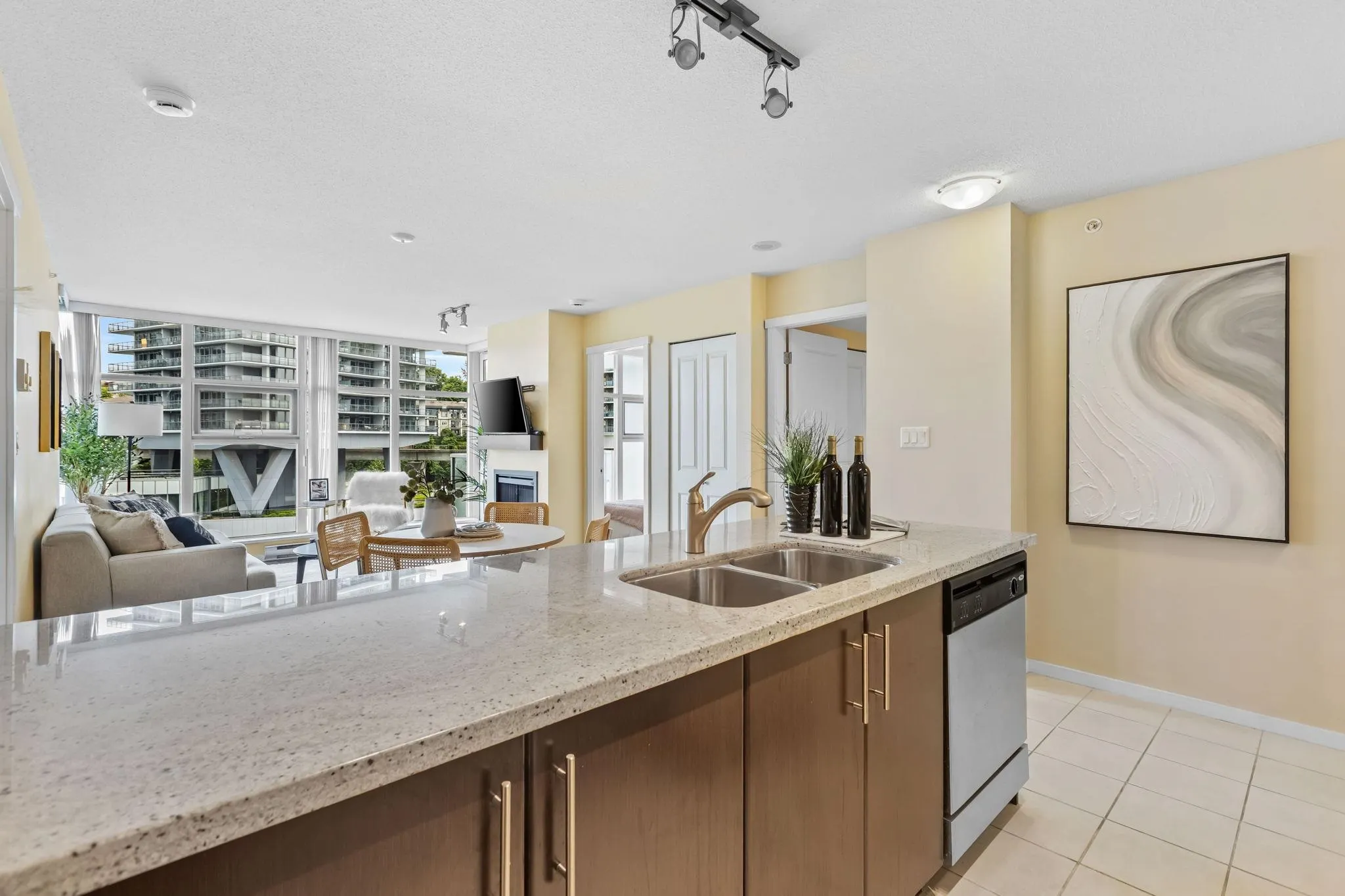 1102 2289 Yukon Crescent