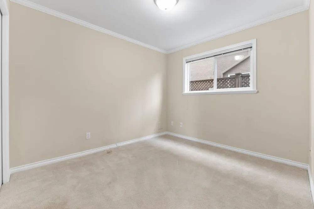 5475 Lackner Crescent