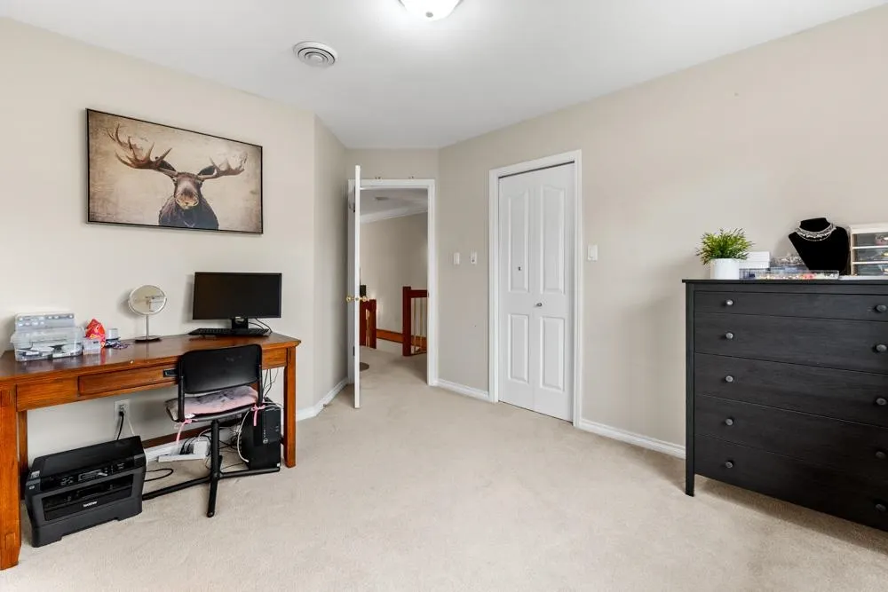 5475 Lackner Crescent