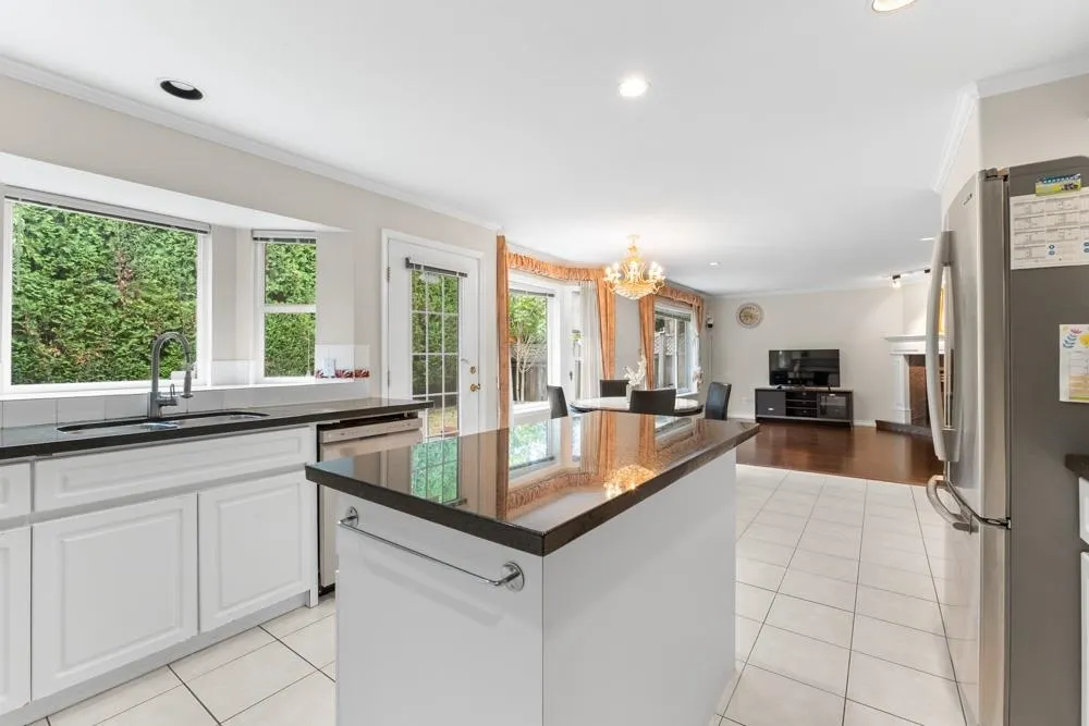 5475 Lackner Crescent