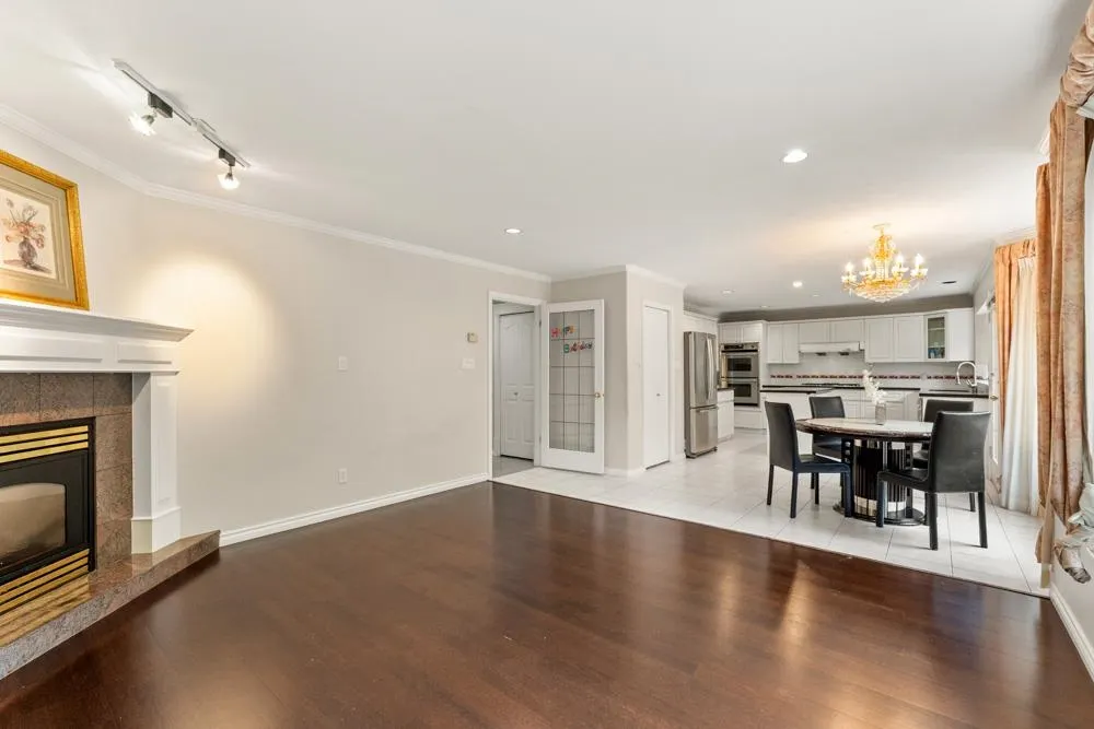 5475 Lackner Crescent