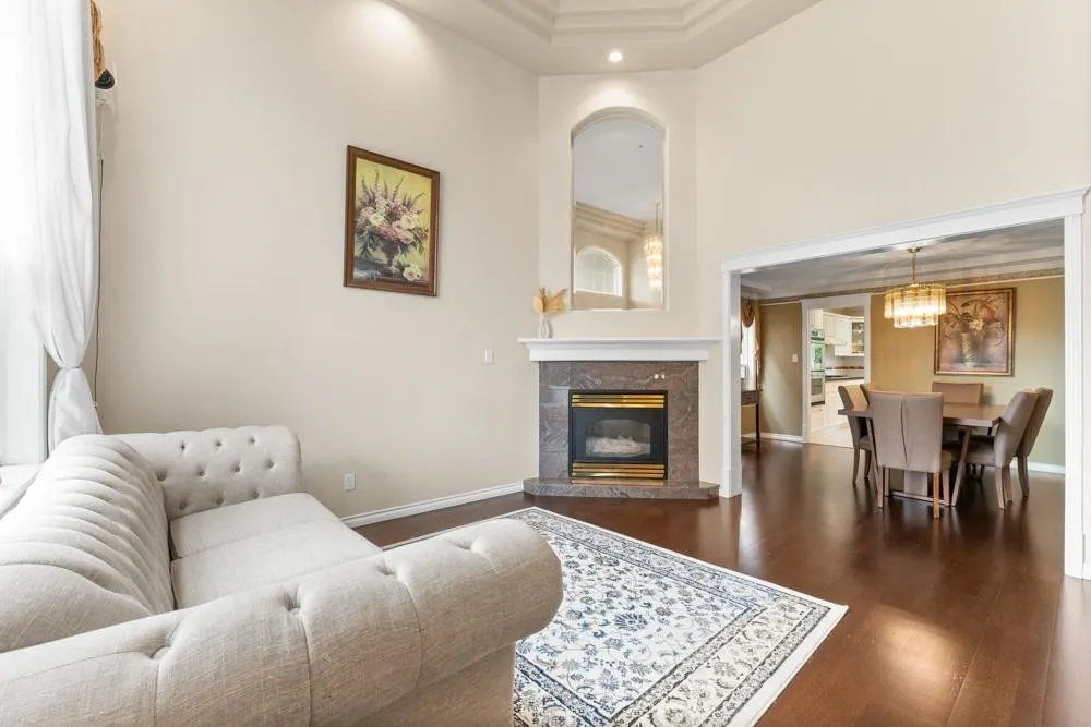 5475 Lackner Crescent