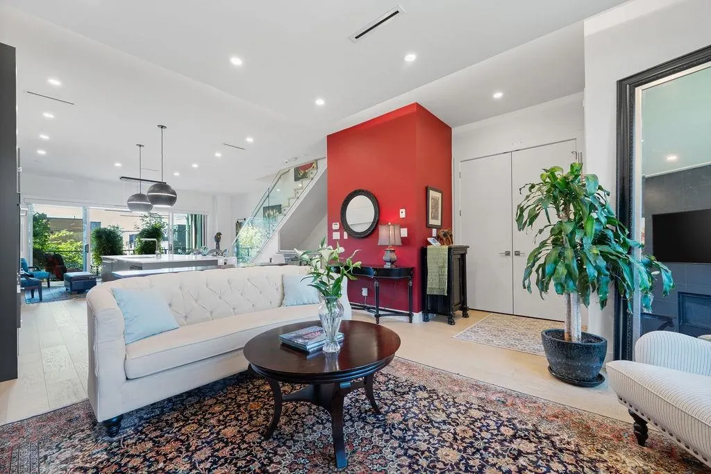 609 E 4th Street