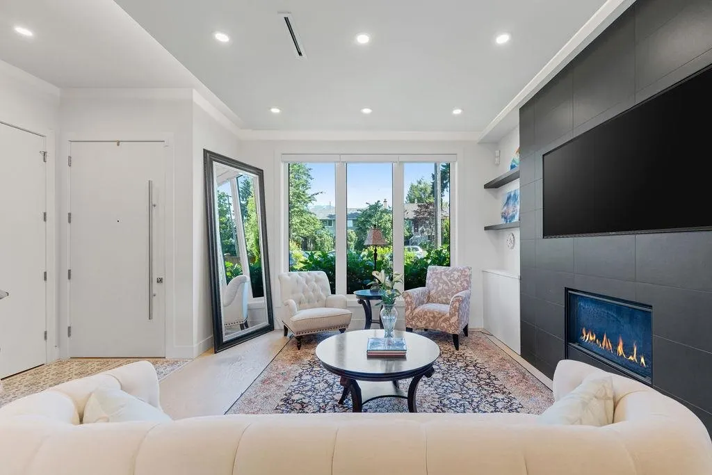 609 E 4th Street