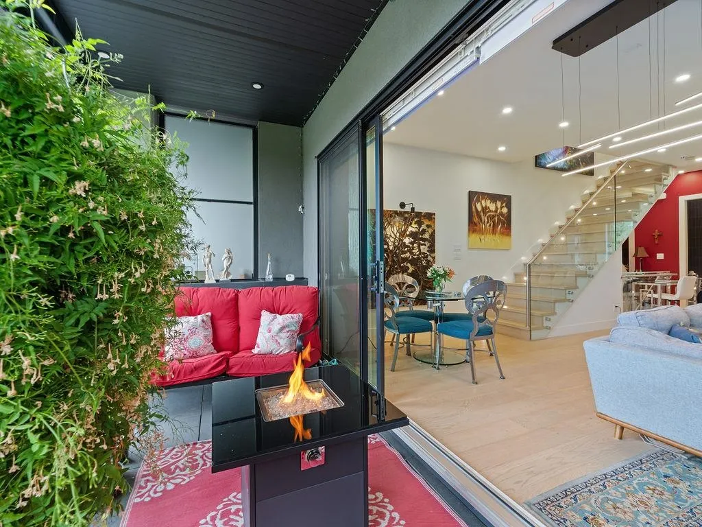 609 E 4th Street