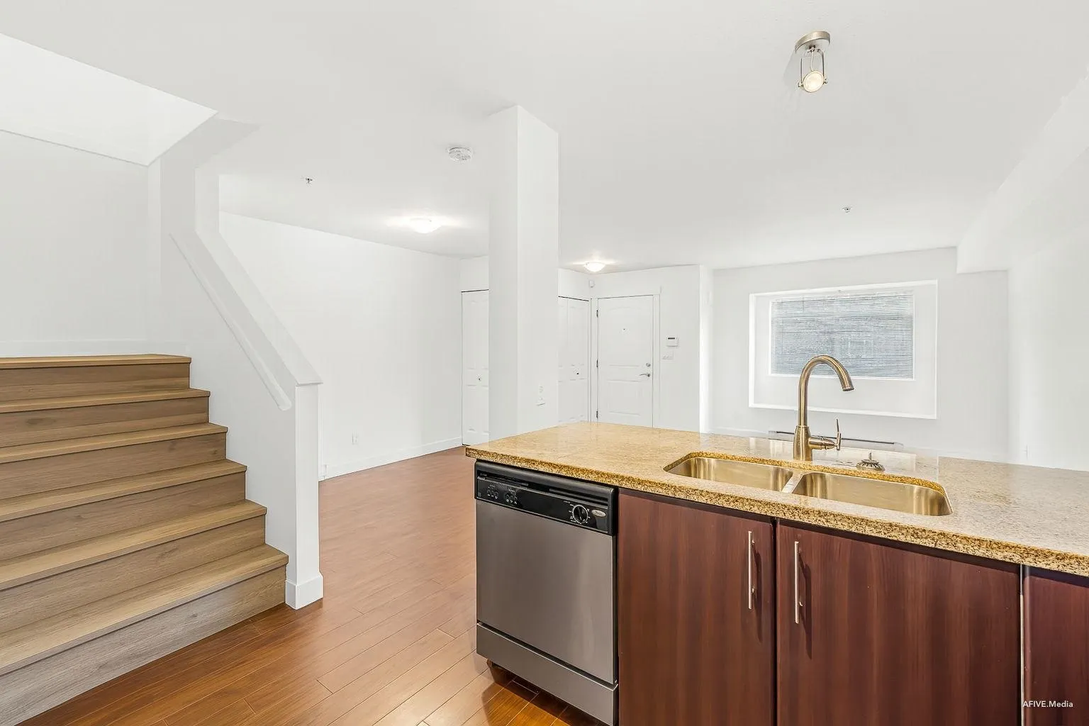 53 7428 14th Avenue