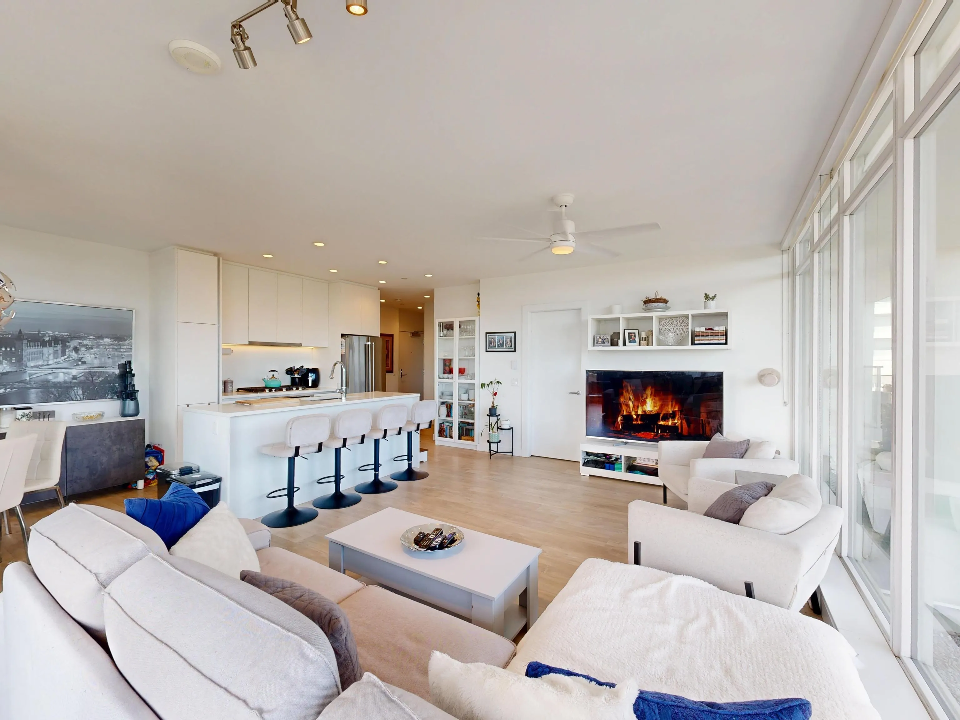 404 657 Whiting Way