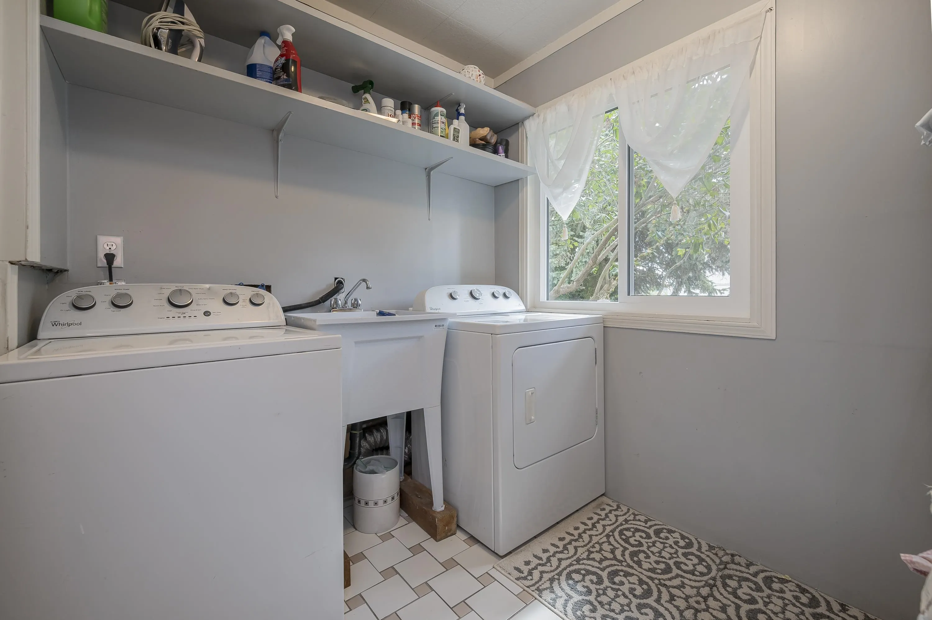 6743 196b Place