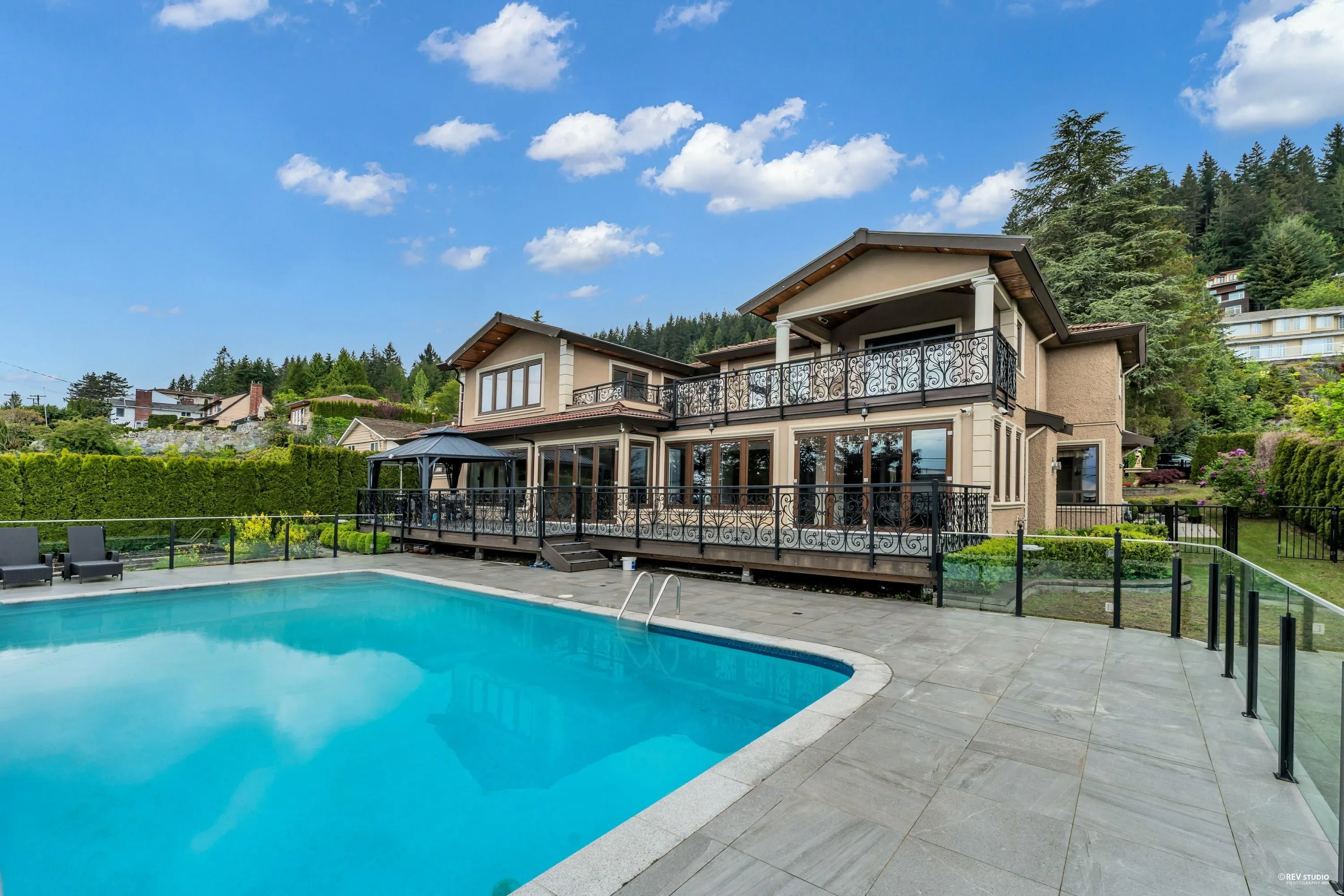 1118 Crestline Road
