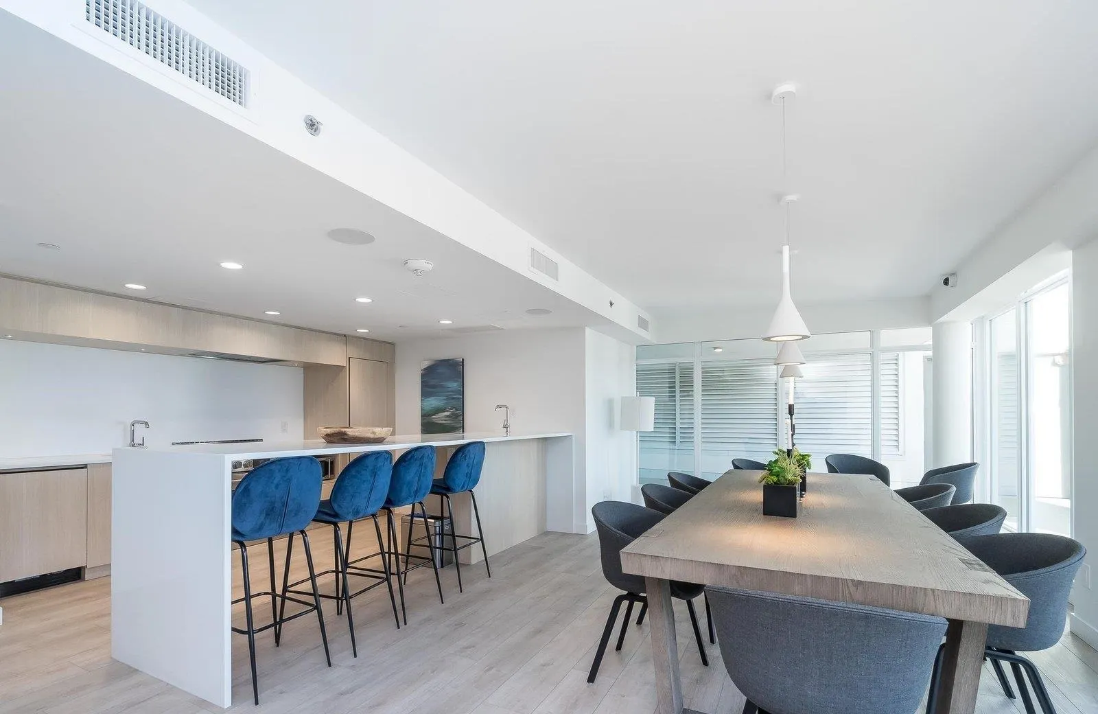 1209 525 Foster Avenue