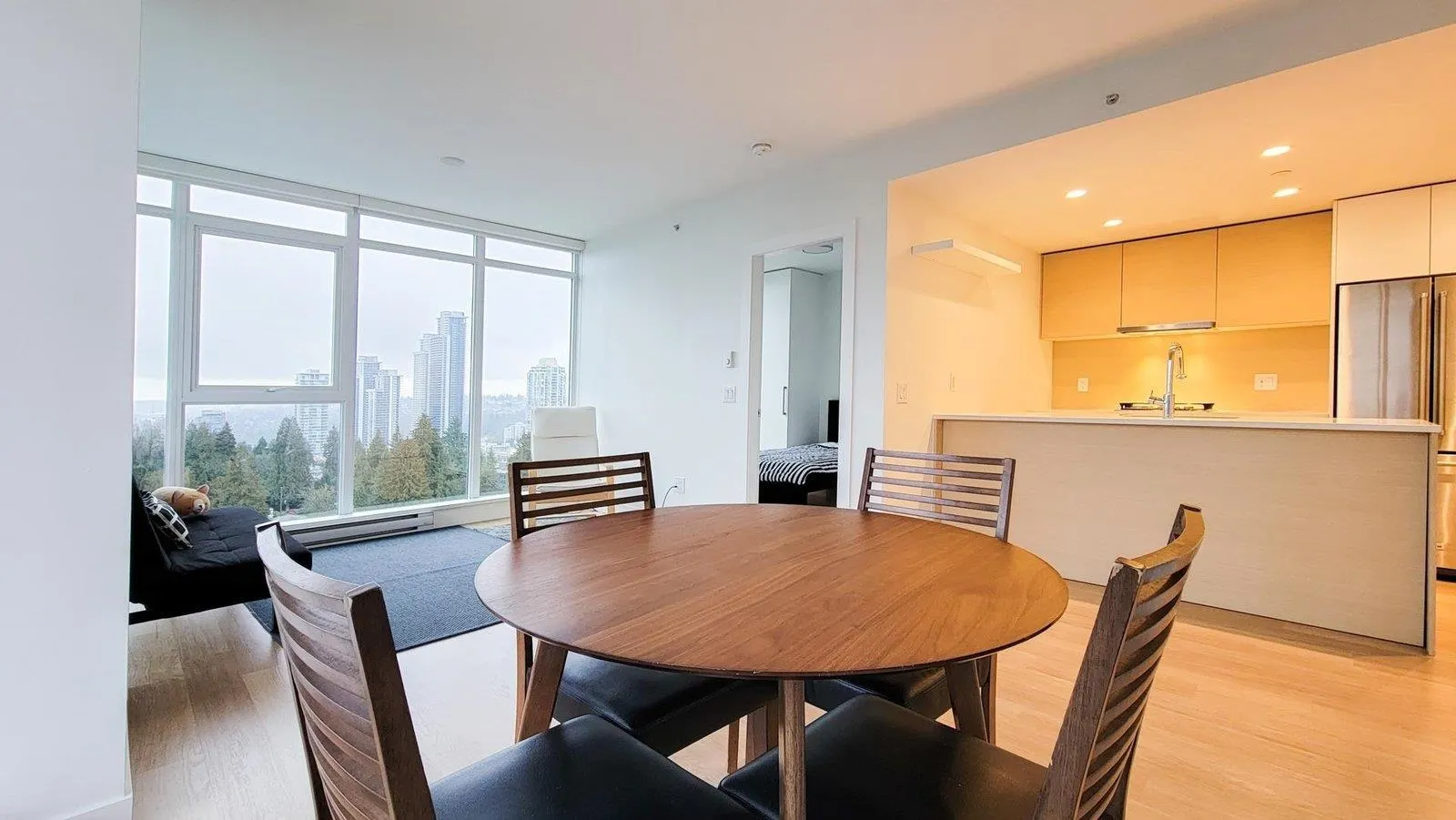 1209 525 Foster Avenue