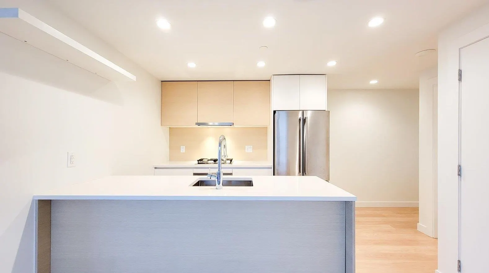 1209 525 Foster Avenue