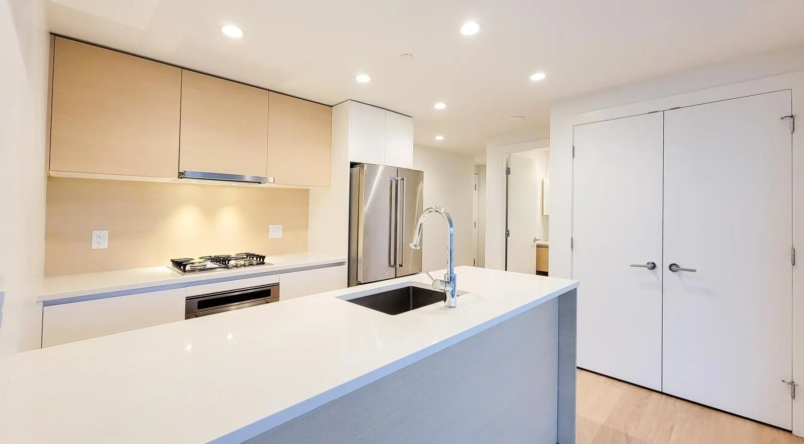 1209 525 Foster Avenue