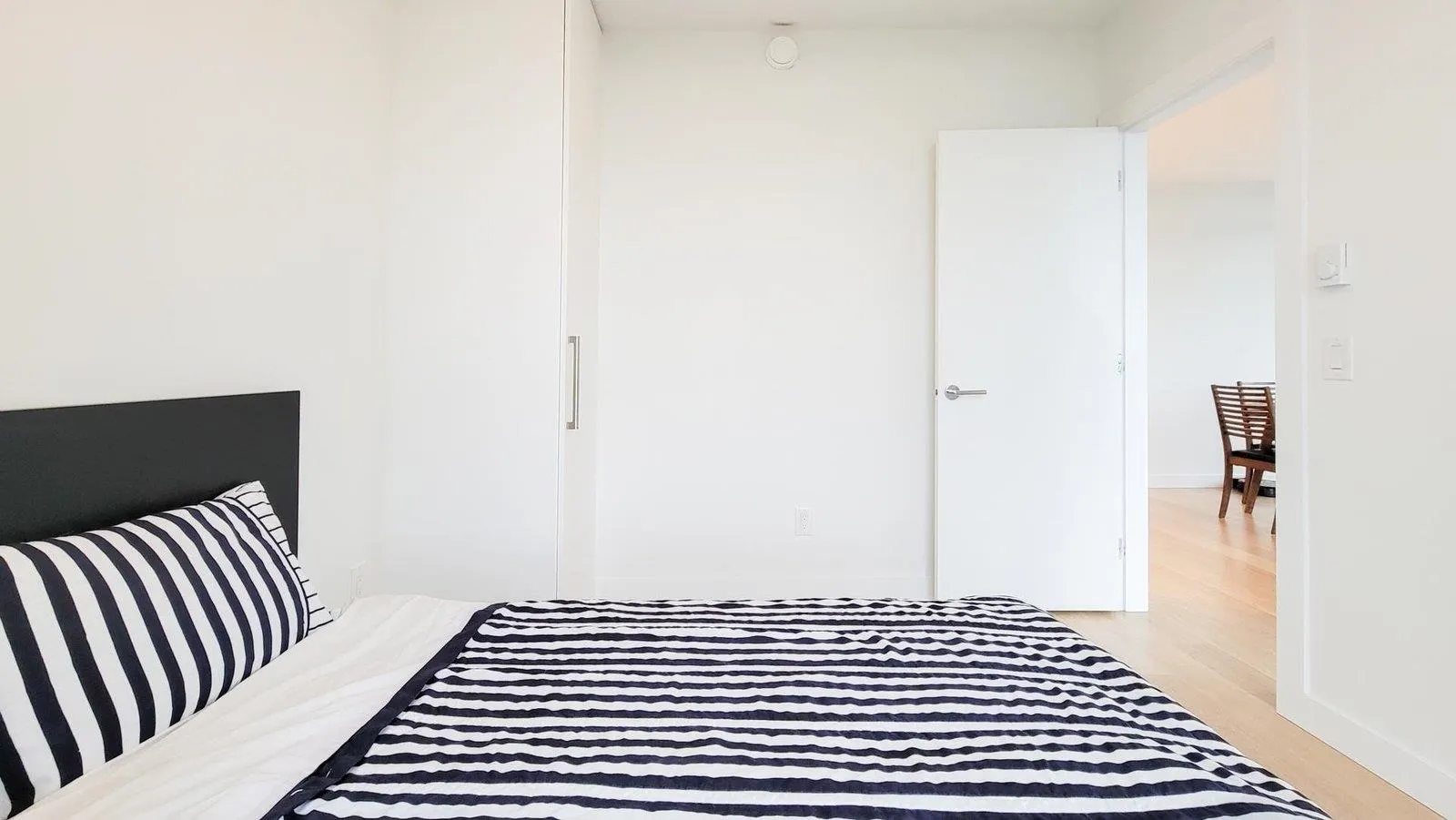 1209 525 Foster Avenue