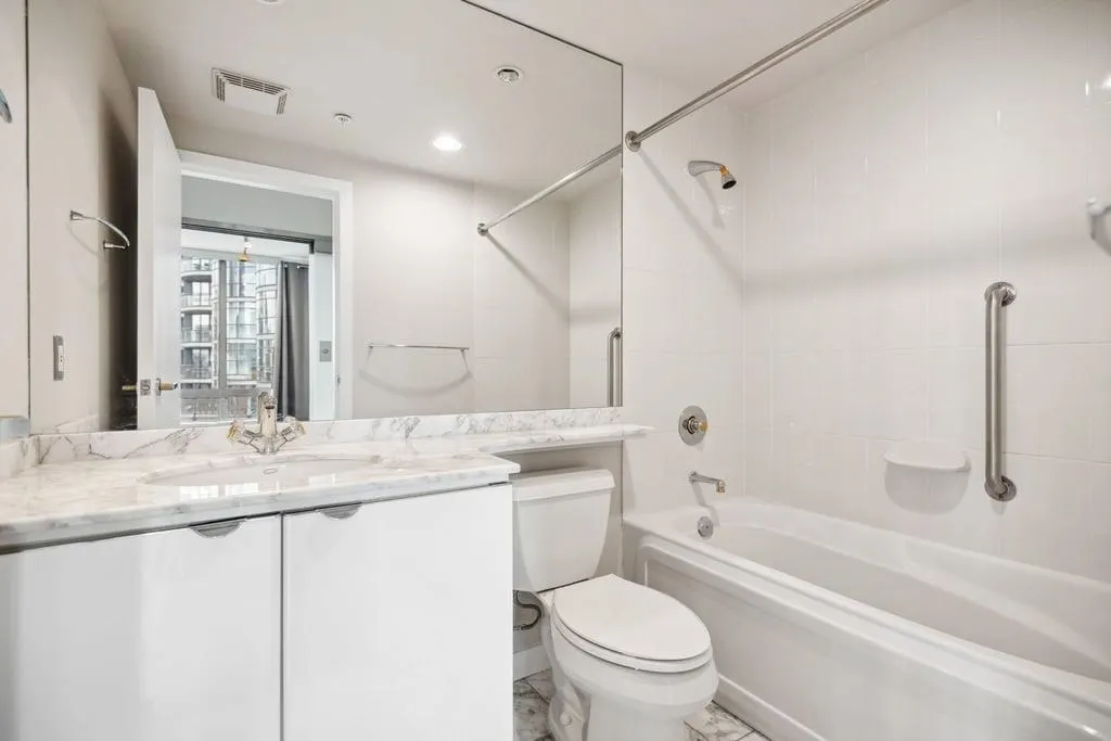 2703 837 W Hastings Street